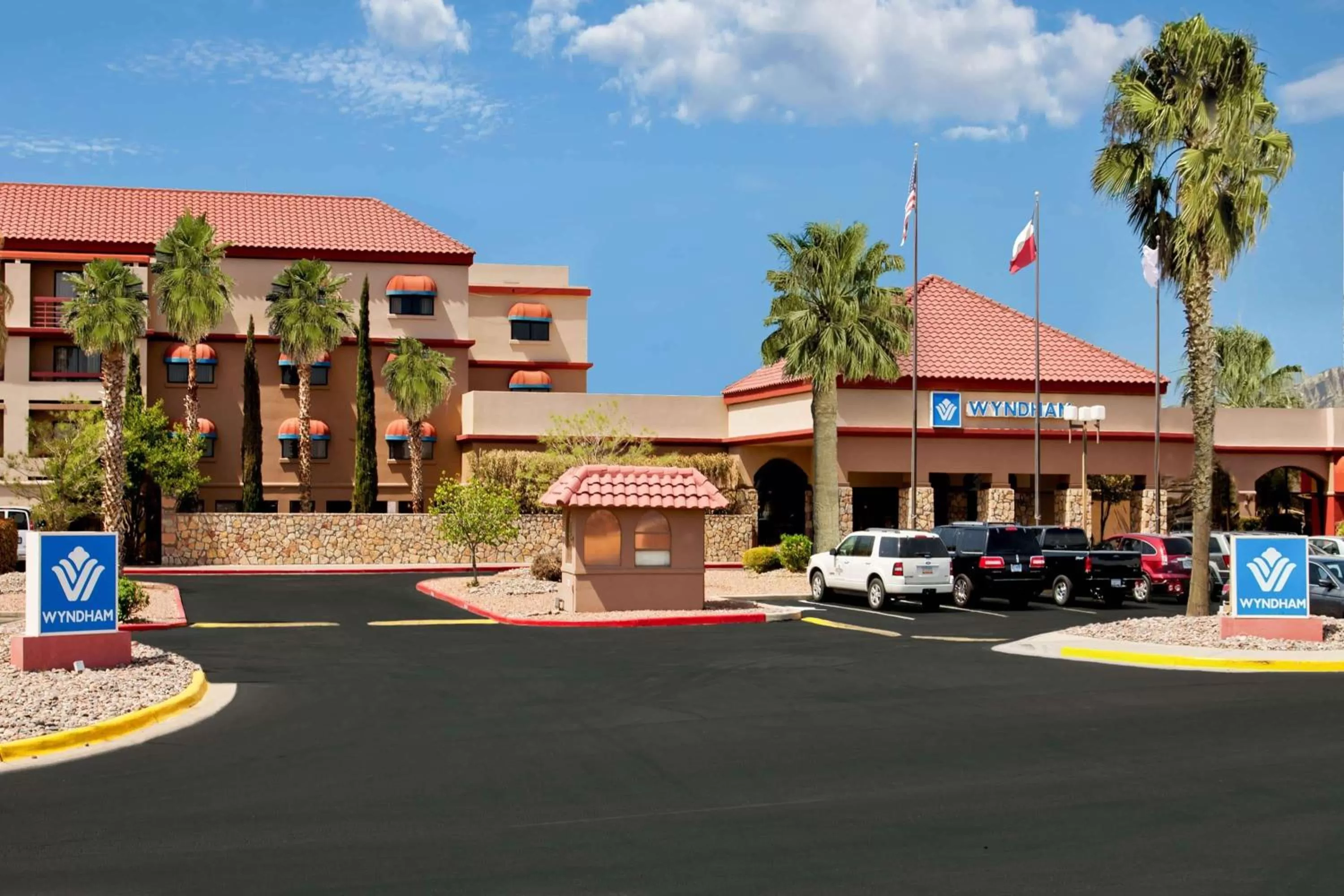 Property building in Wyndham El Paso Airport and Water Park