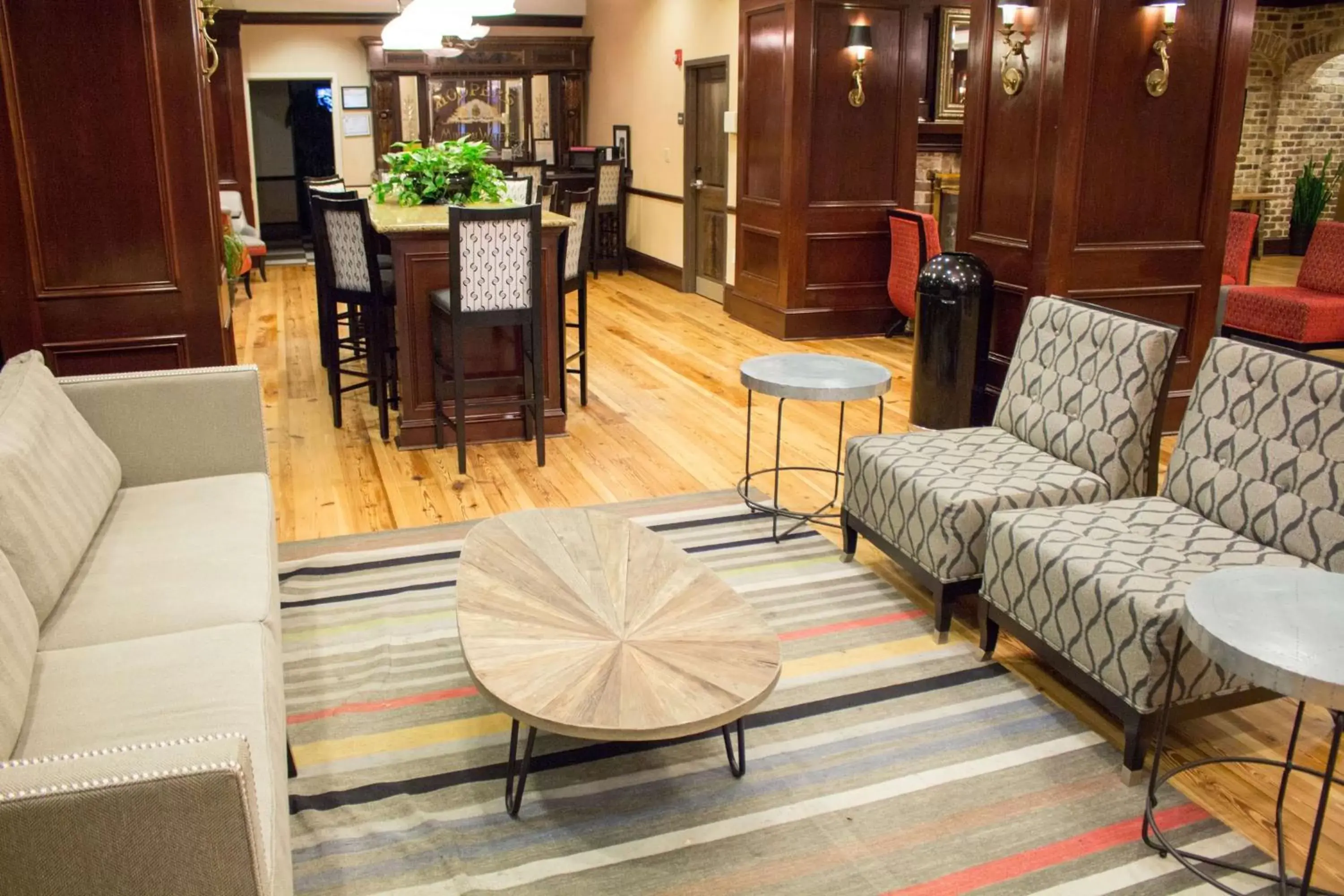 Lobby or reception, Seating Area in Hampton Inn Savannah Historic District