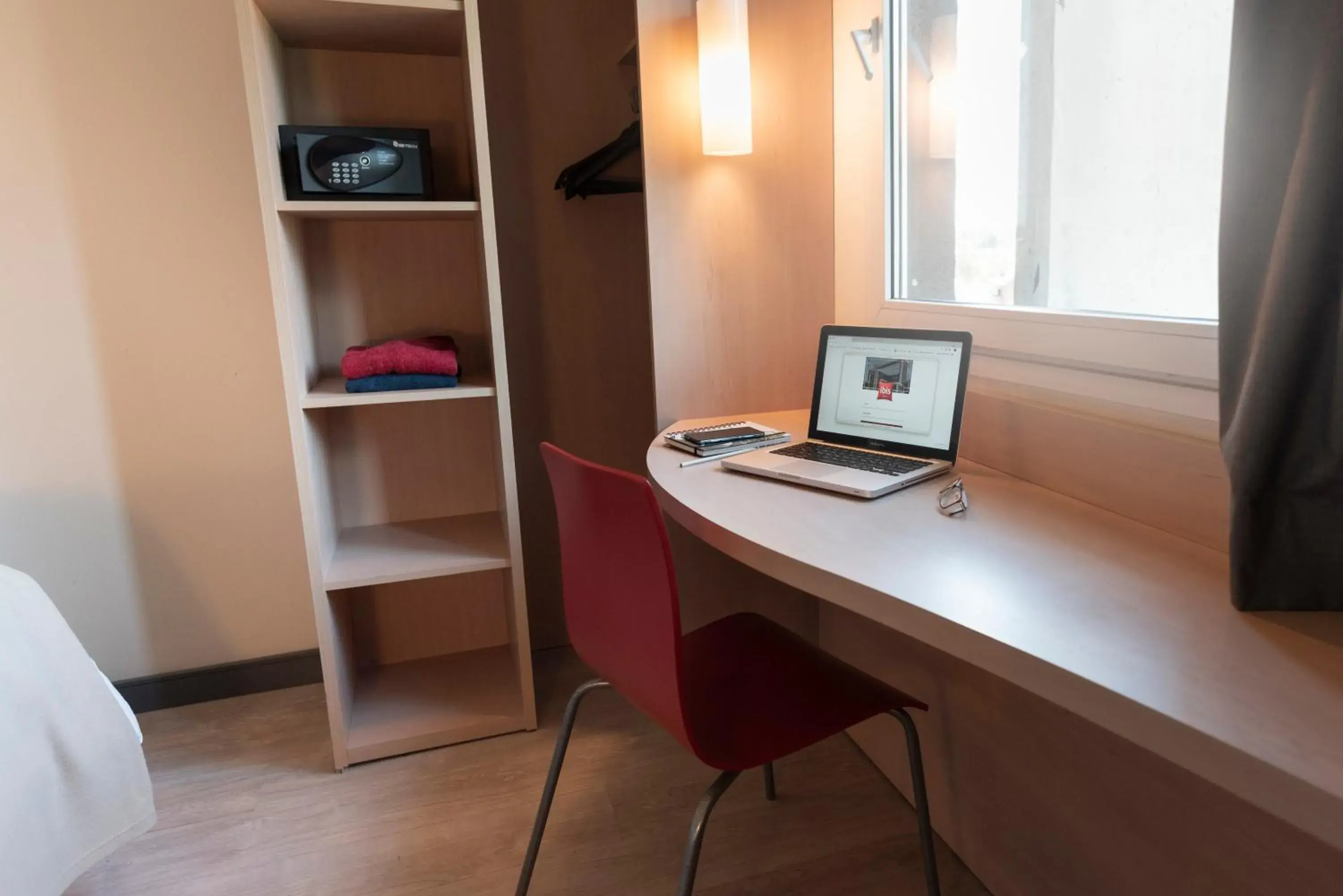 TV and multimedia, TV/Entertainment Center in Hotel Ibis Pilar