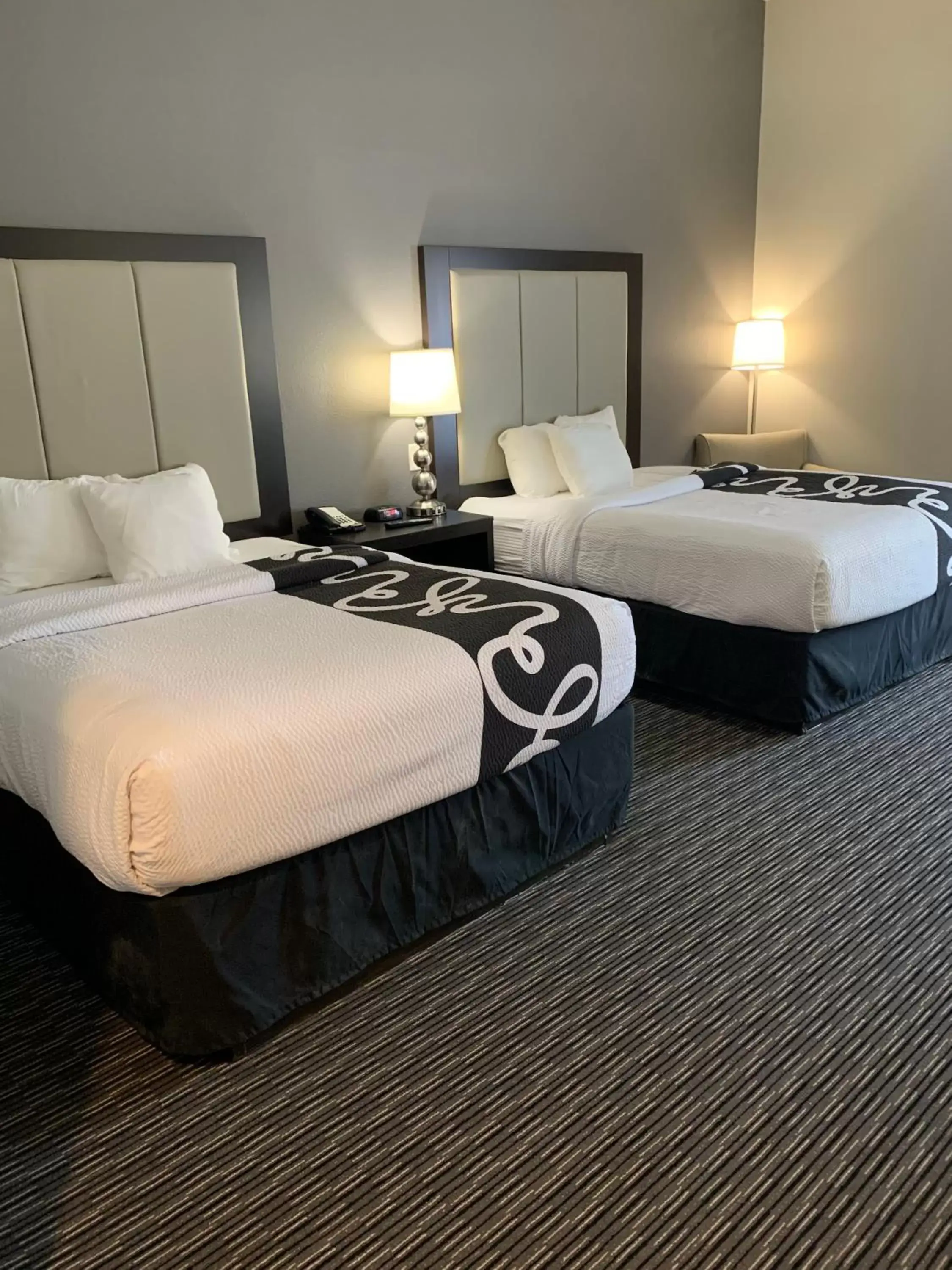 Photo of the whole room, Bed in La Quinta by Wyndham Hattiesburg - I-59