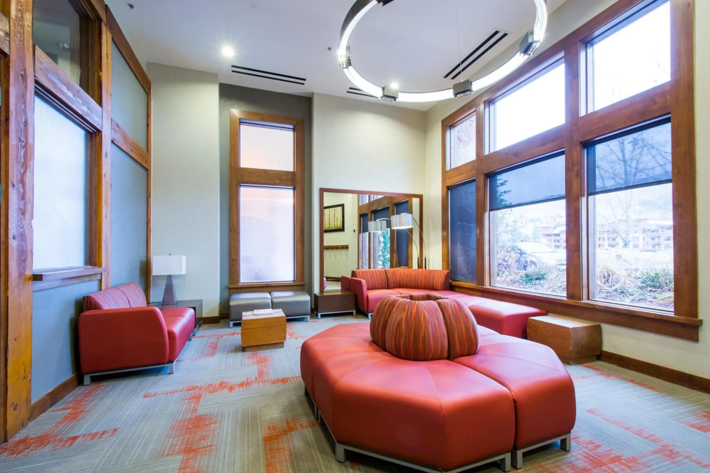 Communal lounge/ TV room in Sundial Lodge by All Seasons Resort Lodging