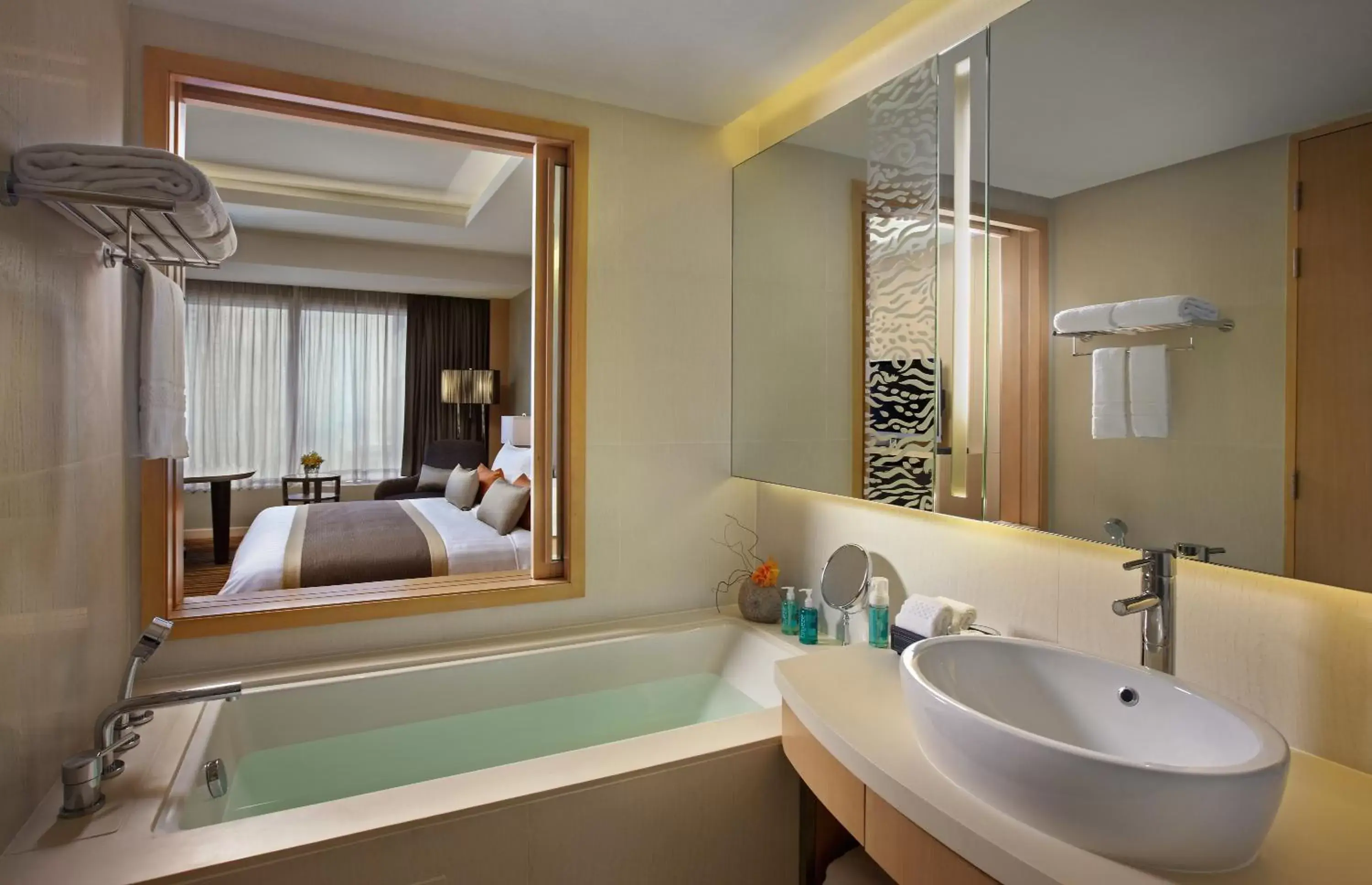 Bed, Bathroom in Amari Watergate Bangkok
