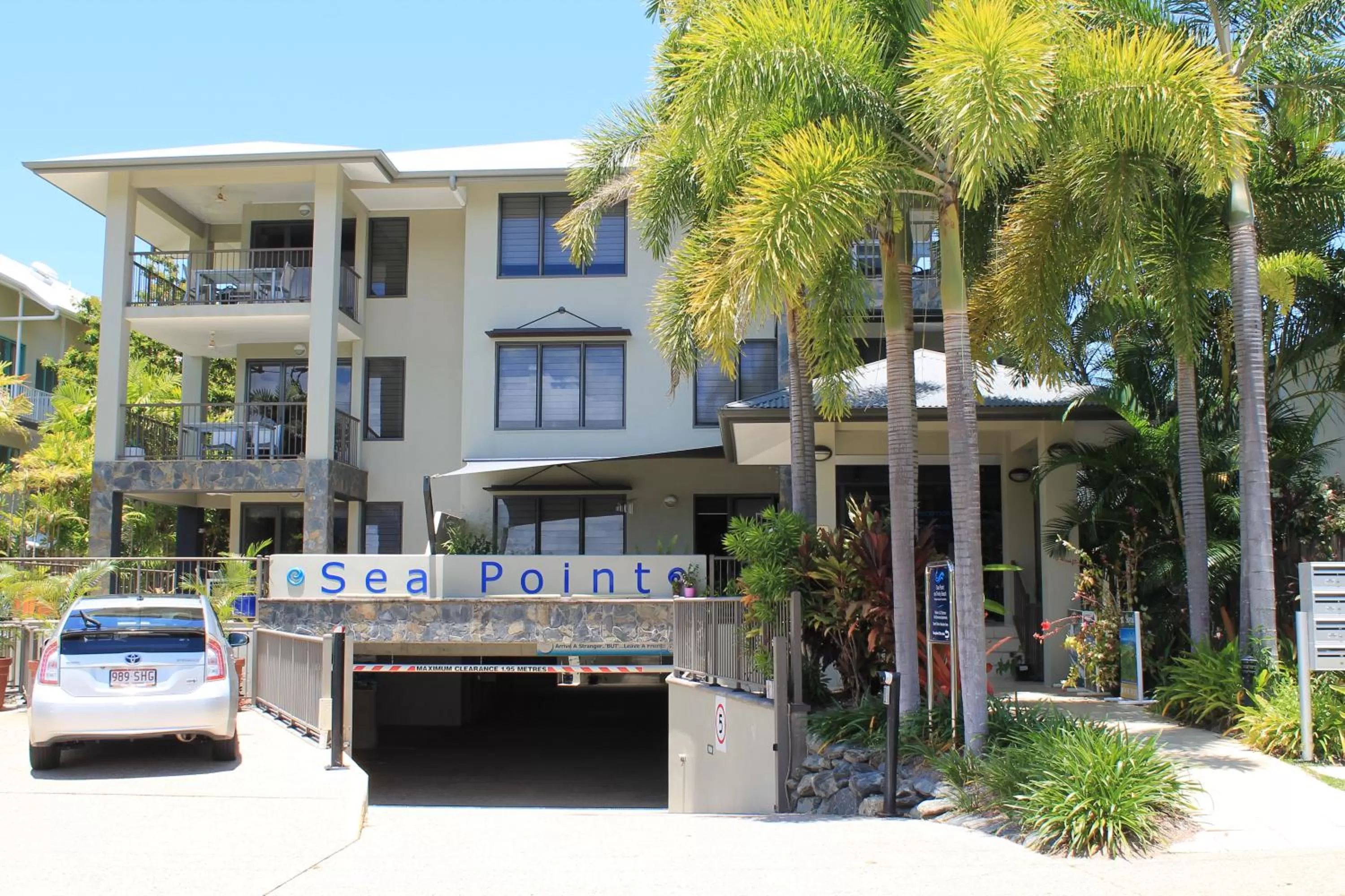 Facade/entrance in Sea Point on Trinity Beach