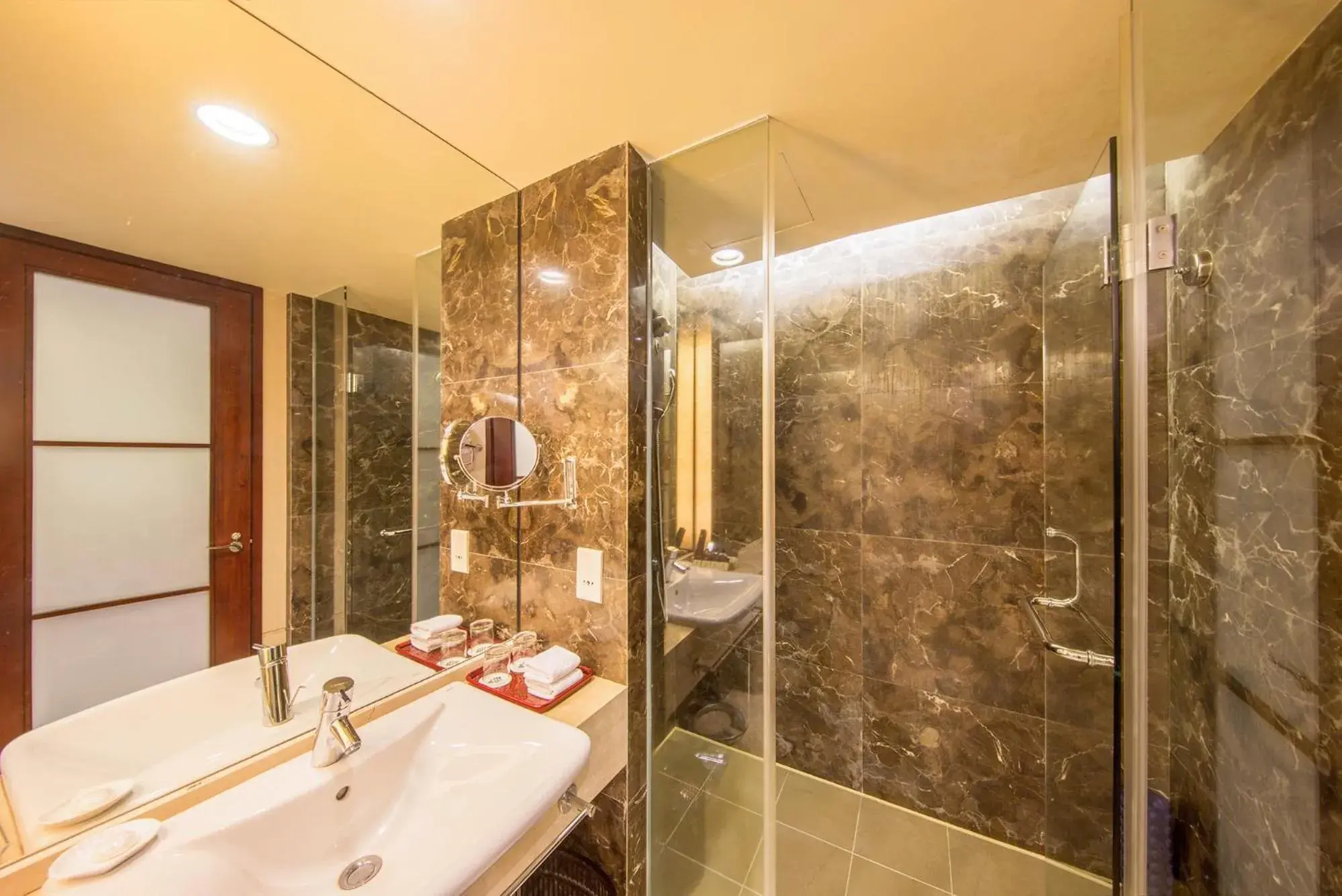 Bathroom in Dongguang Richwood Garden Hotel