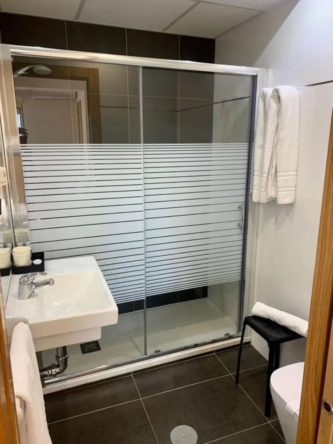 Shower, Bathroom in Hospedium Hotel Continental