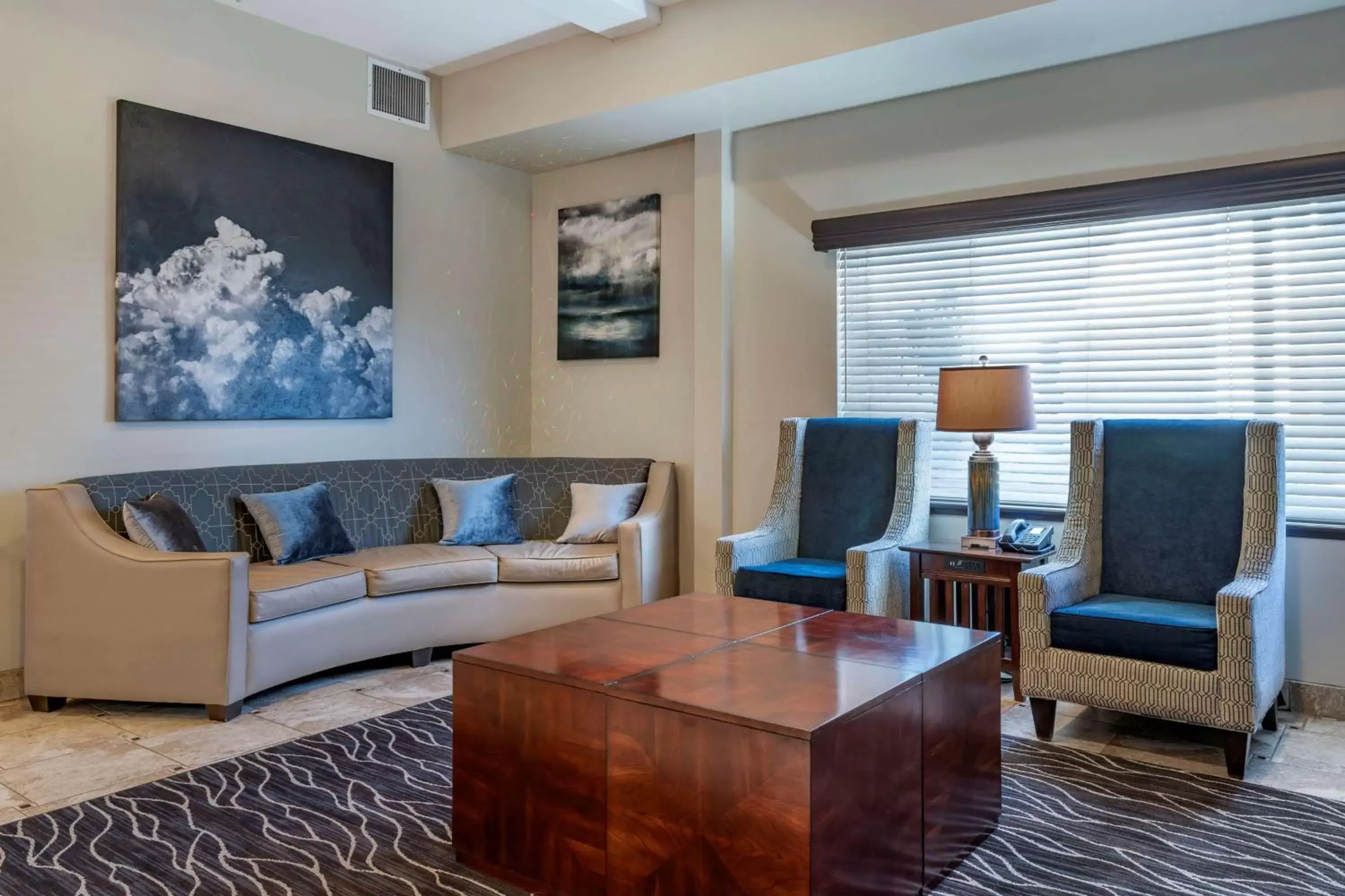 Lobby or reception, Seating Area in Best Western Newberg Inn