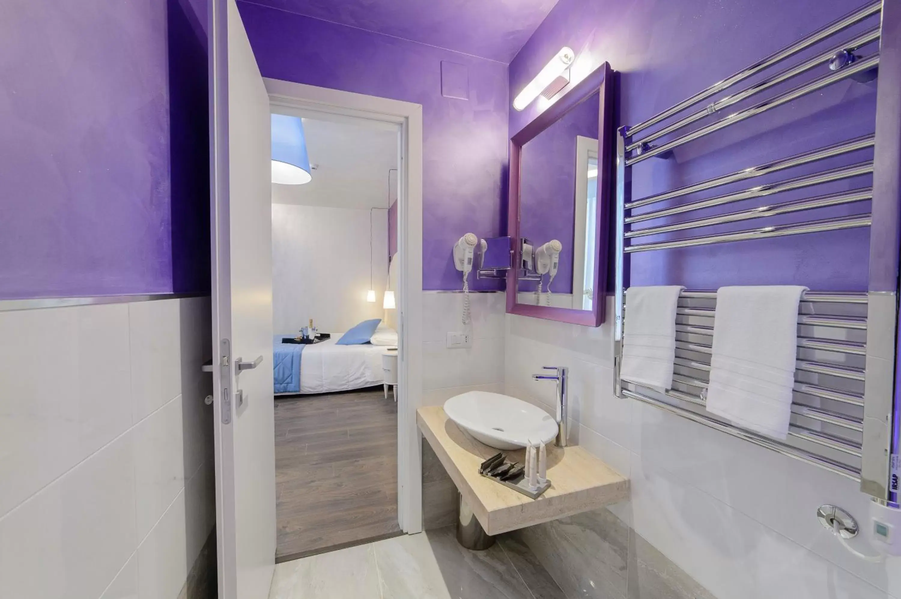 Shower, Bathroom in Hotel Vespasiano