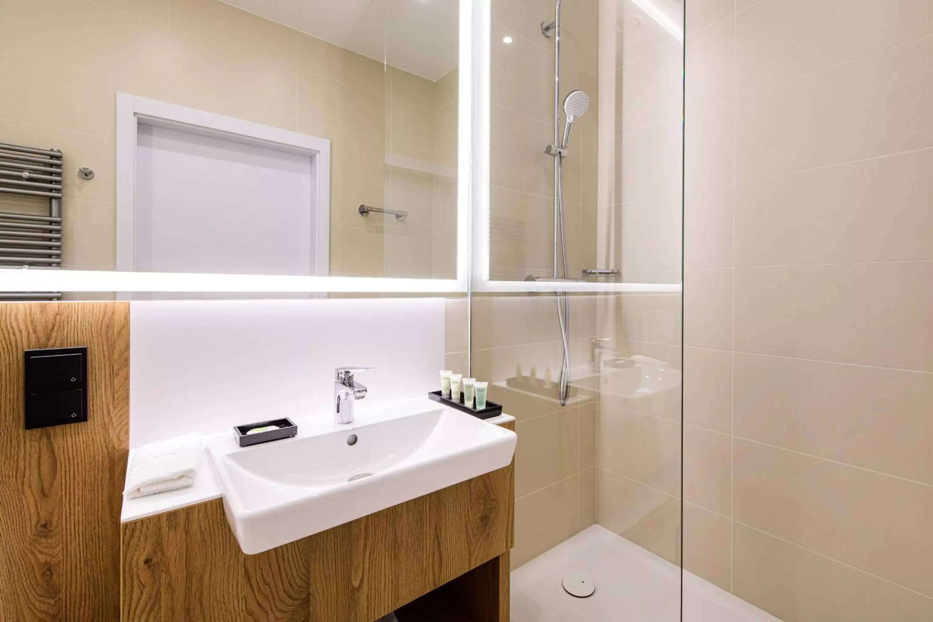 Bathroom in Courtyard by Marriott Warsaw Airport