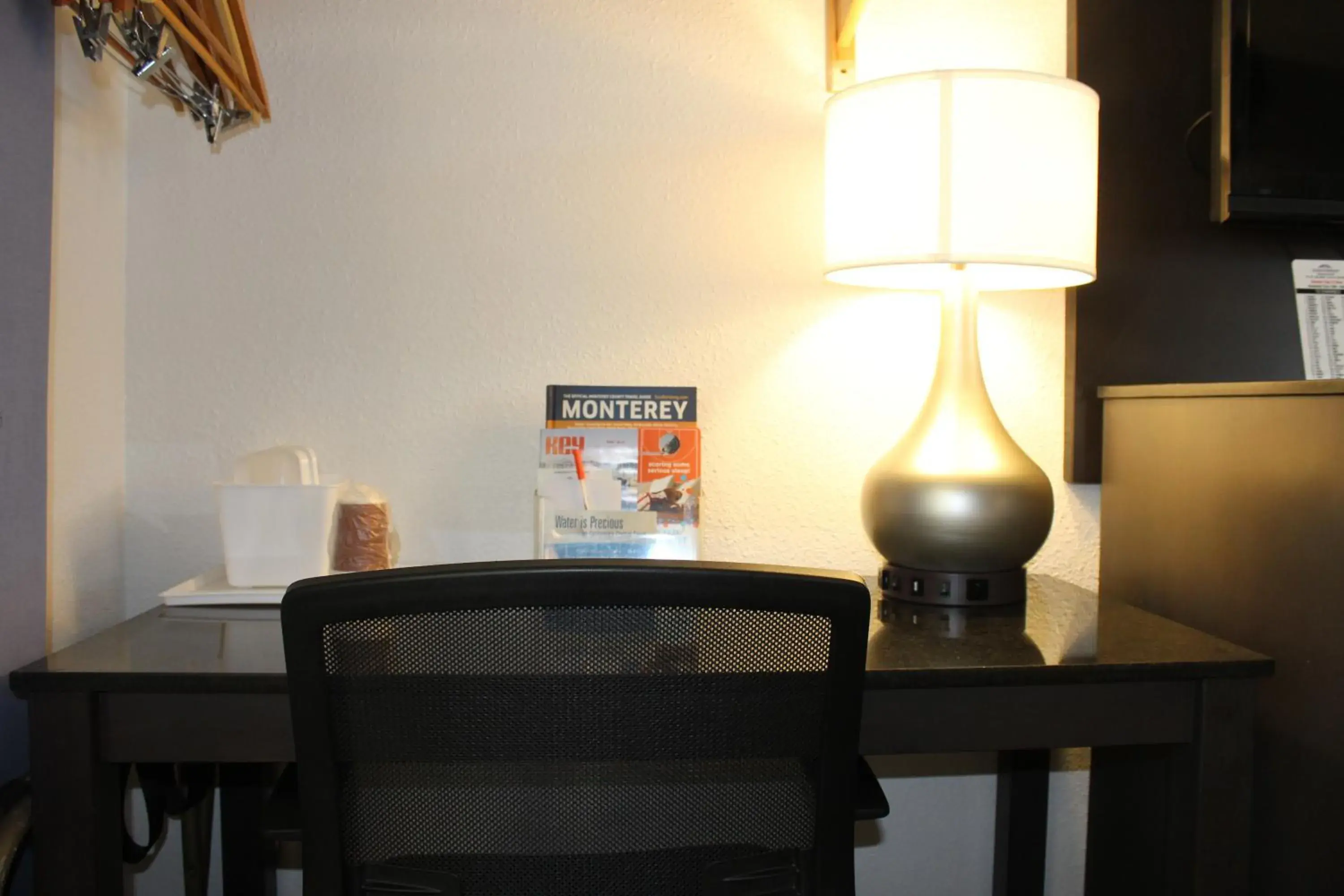 Seating area, Dining Area in SureStay Hotel by Best Western Seaside Monterey