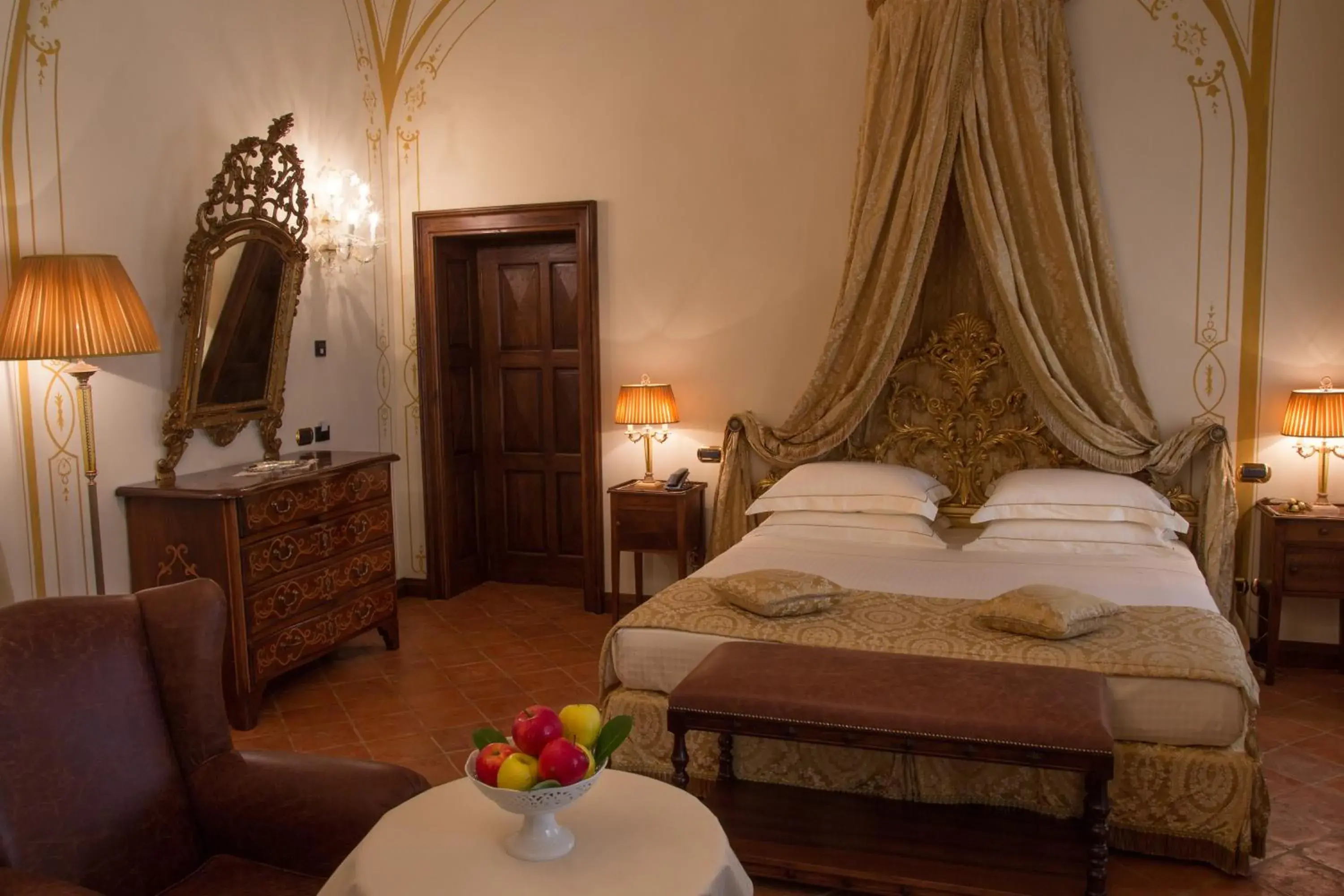 Photo of the whole room, Bed in Castello di Guarene