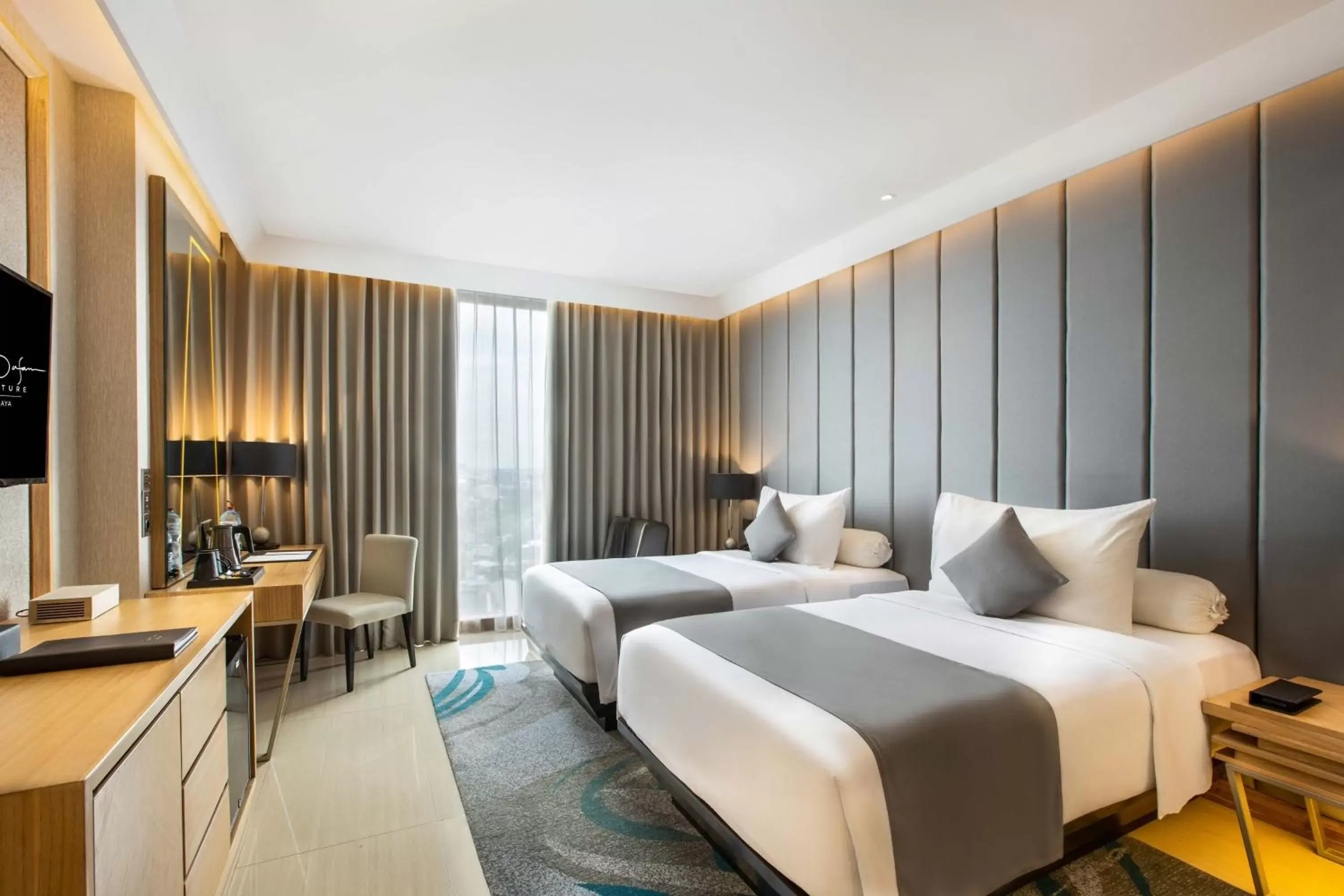 Deluxe Twin Room in Grand Dafam Signature Surabaya