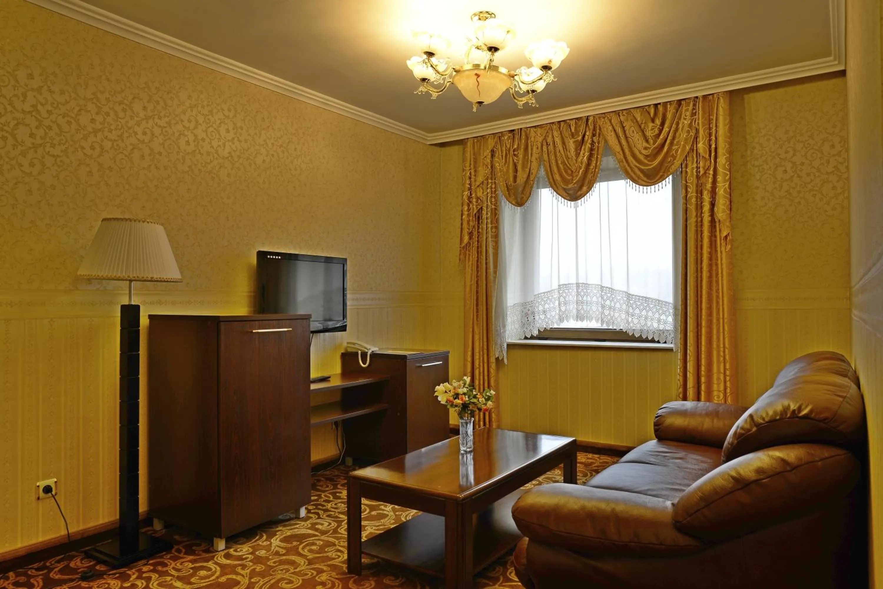 Photo of the whole room in Merian Palace Hotel