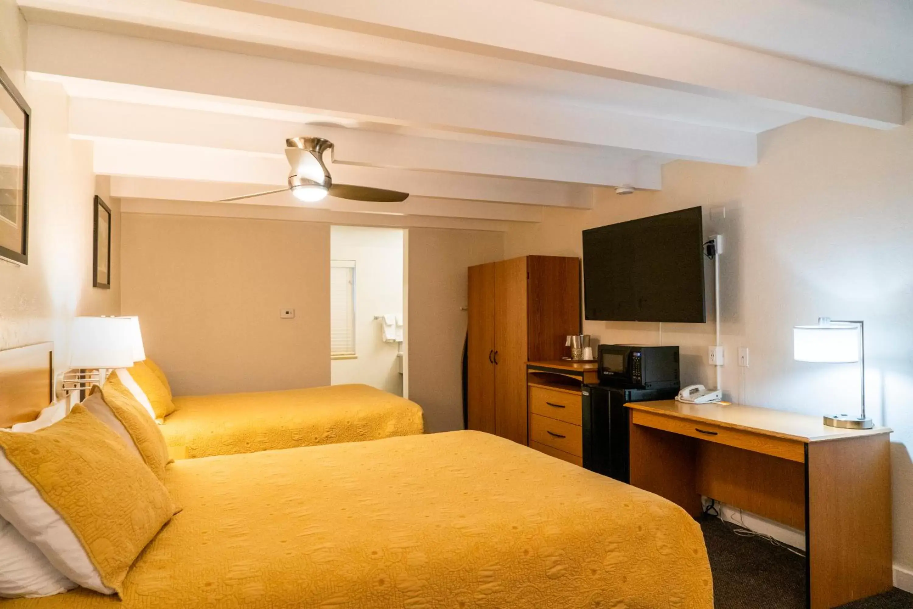 Queen/Queen Standard Bed Room in Aspenalt Lodge