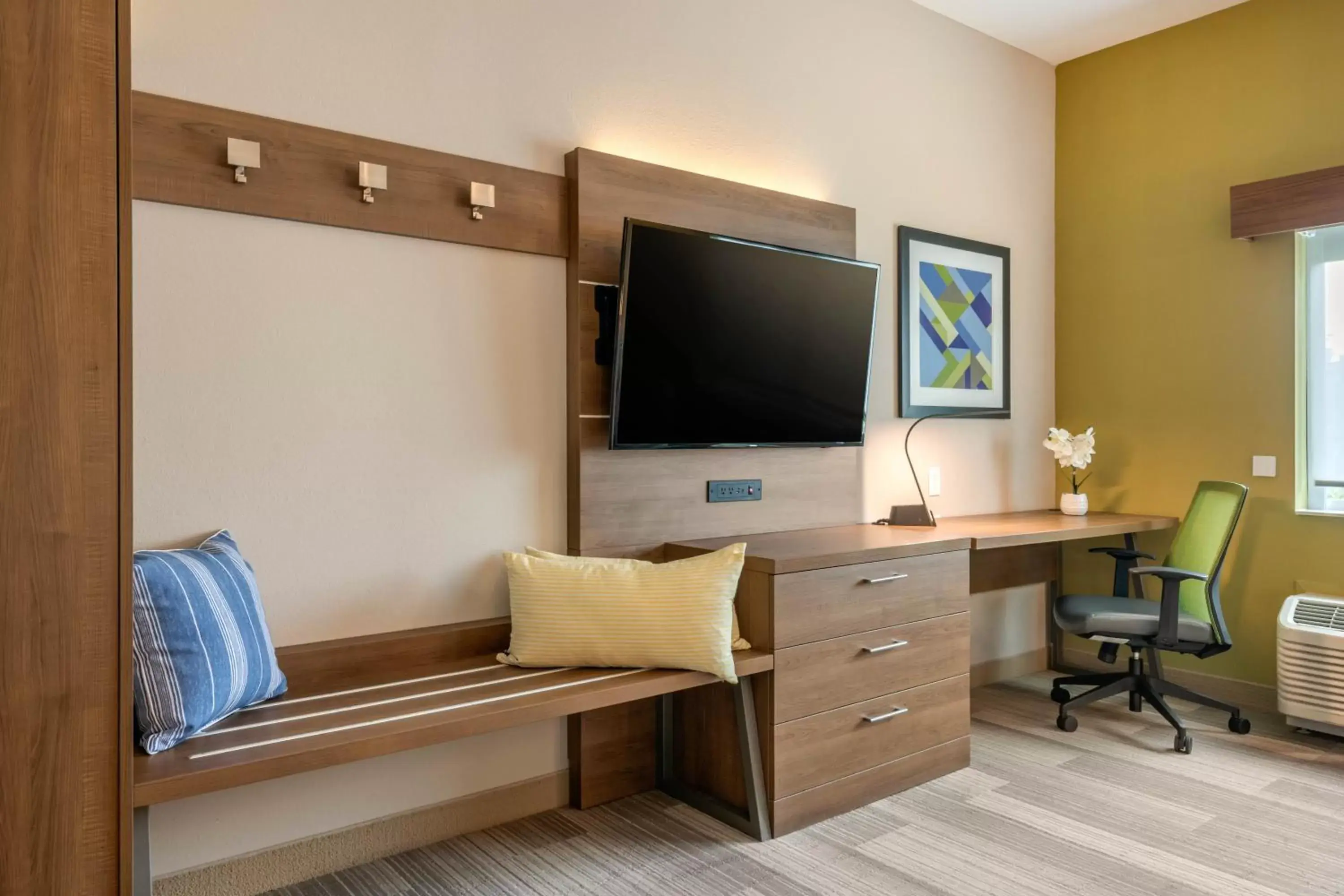 Photo of the whole room, TV/Entertainment Center in Holiday Inn Express & Suites - St. Petersburg - Madeira Beach, an IHG Hotel