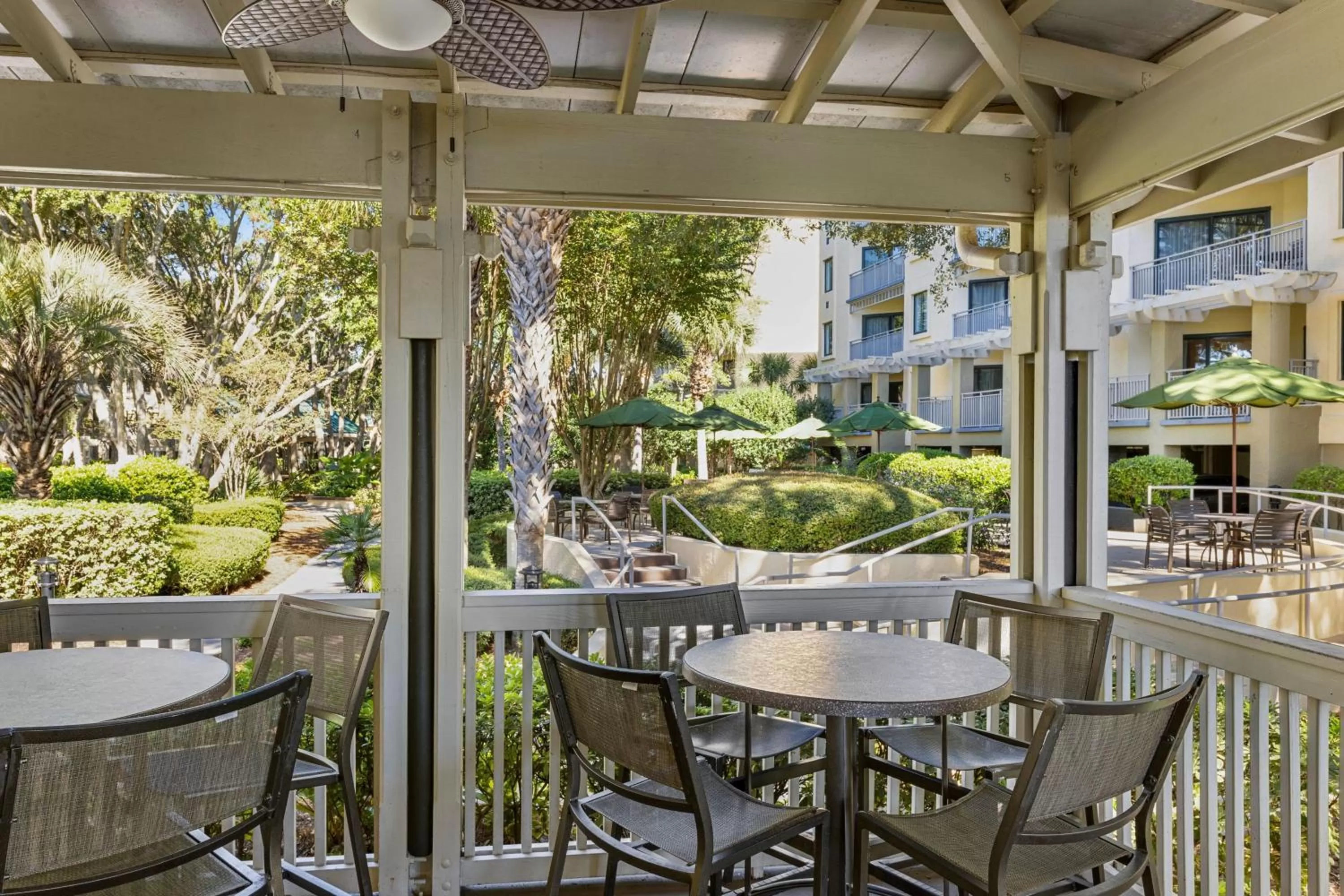 Lounge or bar in Marriott's Barony Beach Club