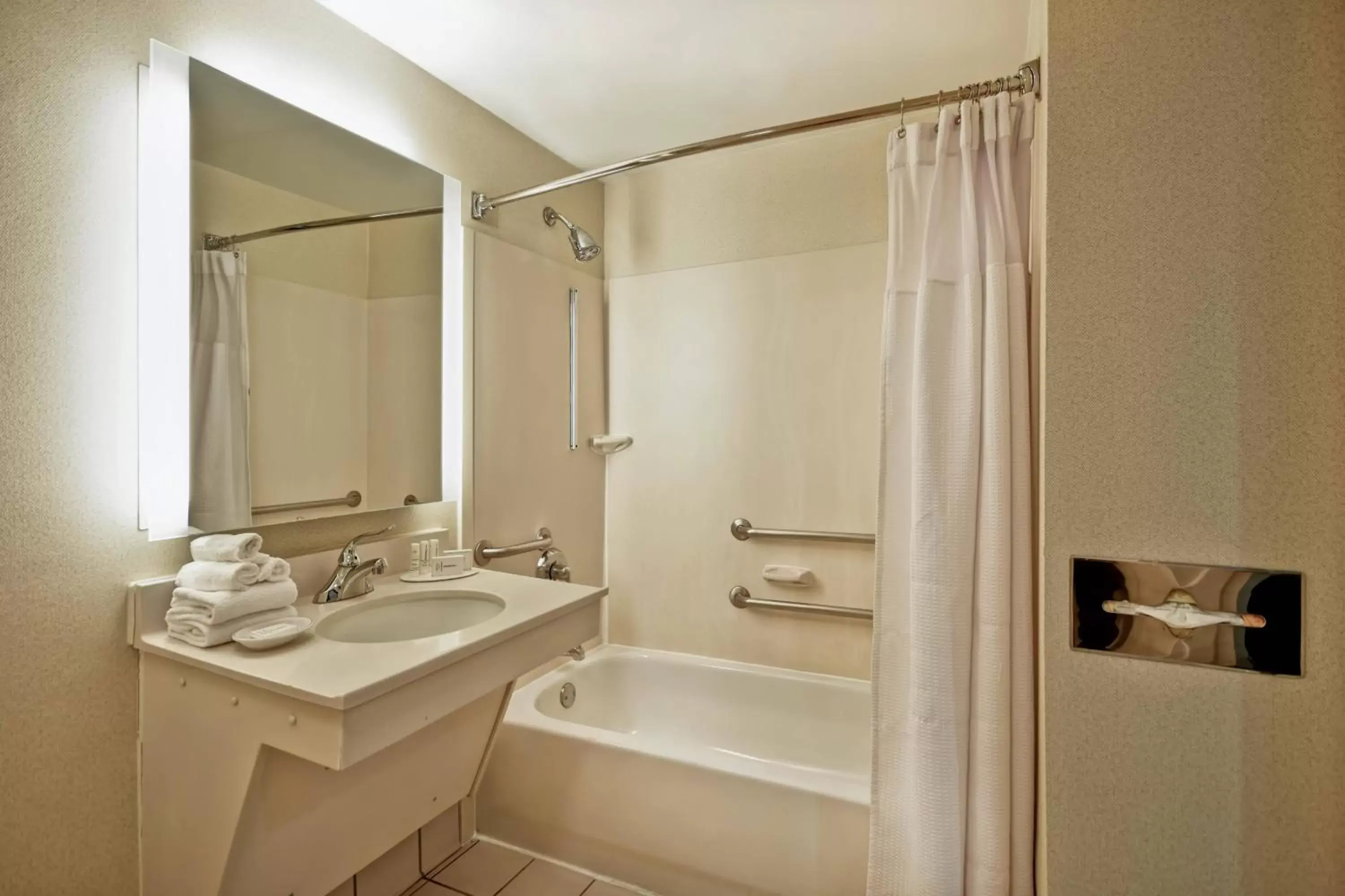 Bathroom in SpringHill Suites by Marriott Baltimore BWI Airport