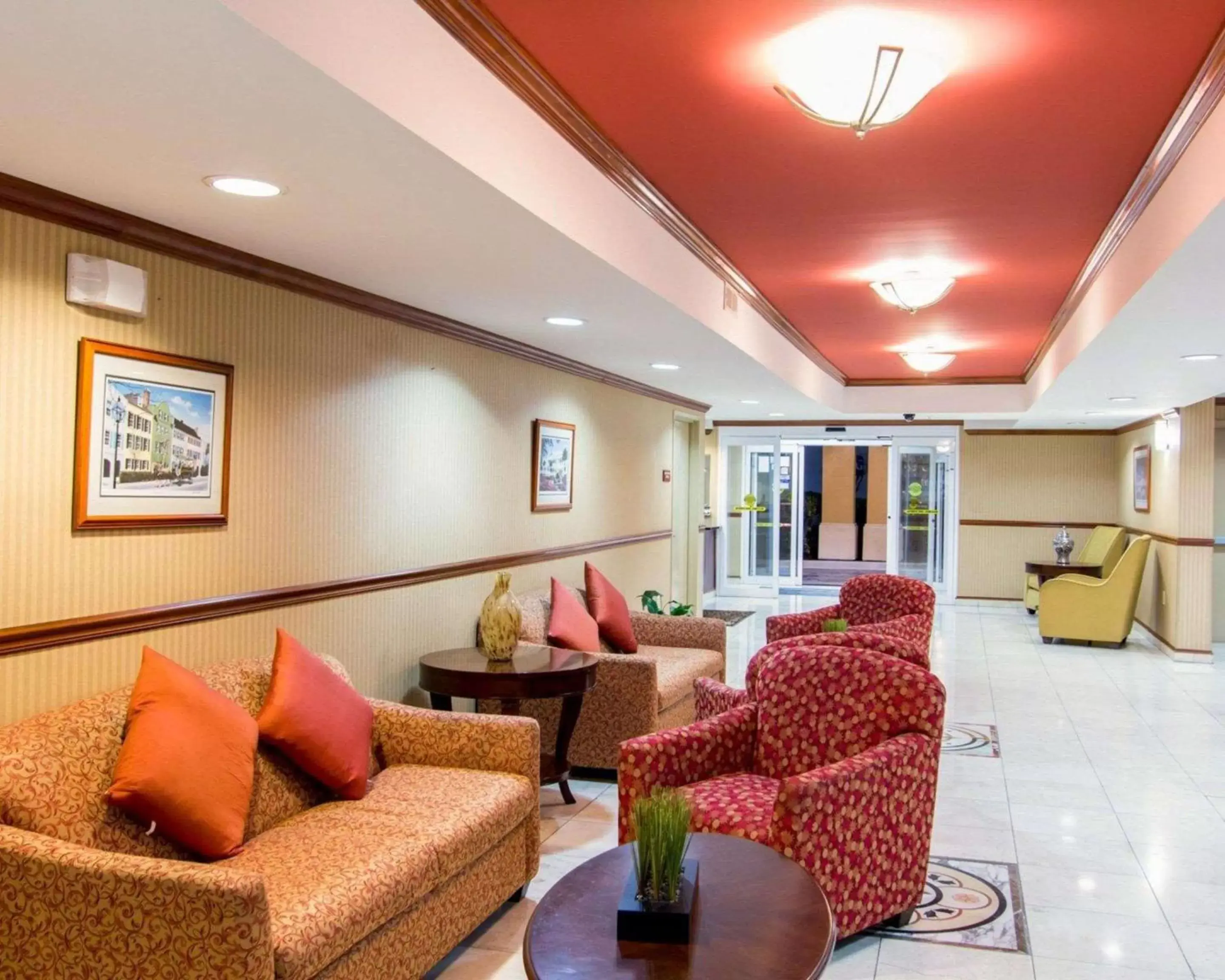 Lobby or reception, Seating Area in Comfort Inn & Suites Airport Convention Center