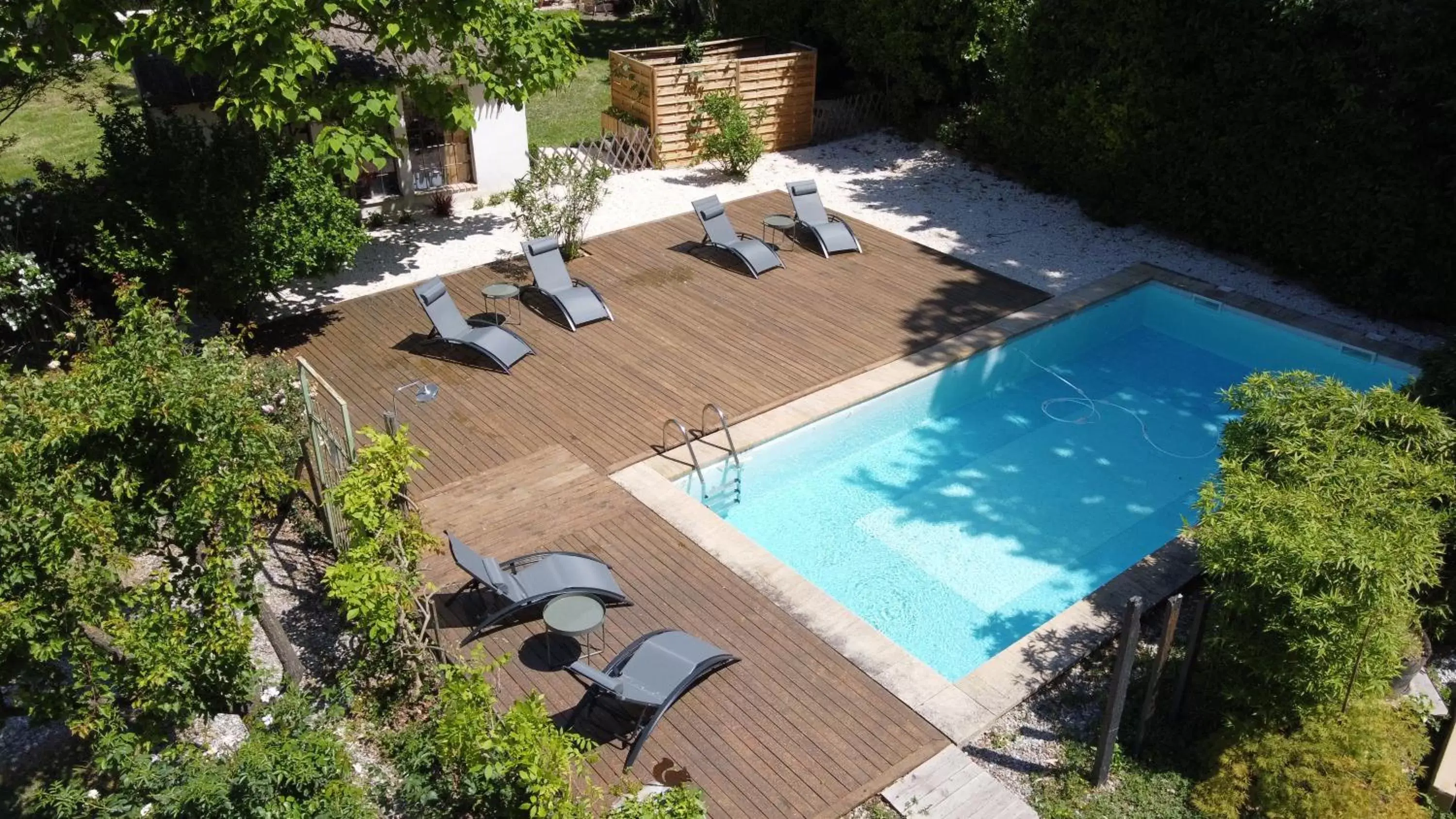 Beach, Pool View in Le Pavillon Vert - B&B