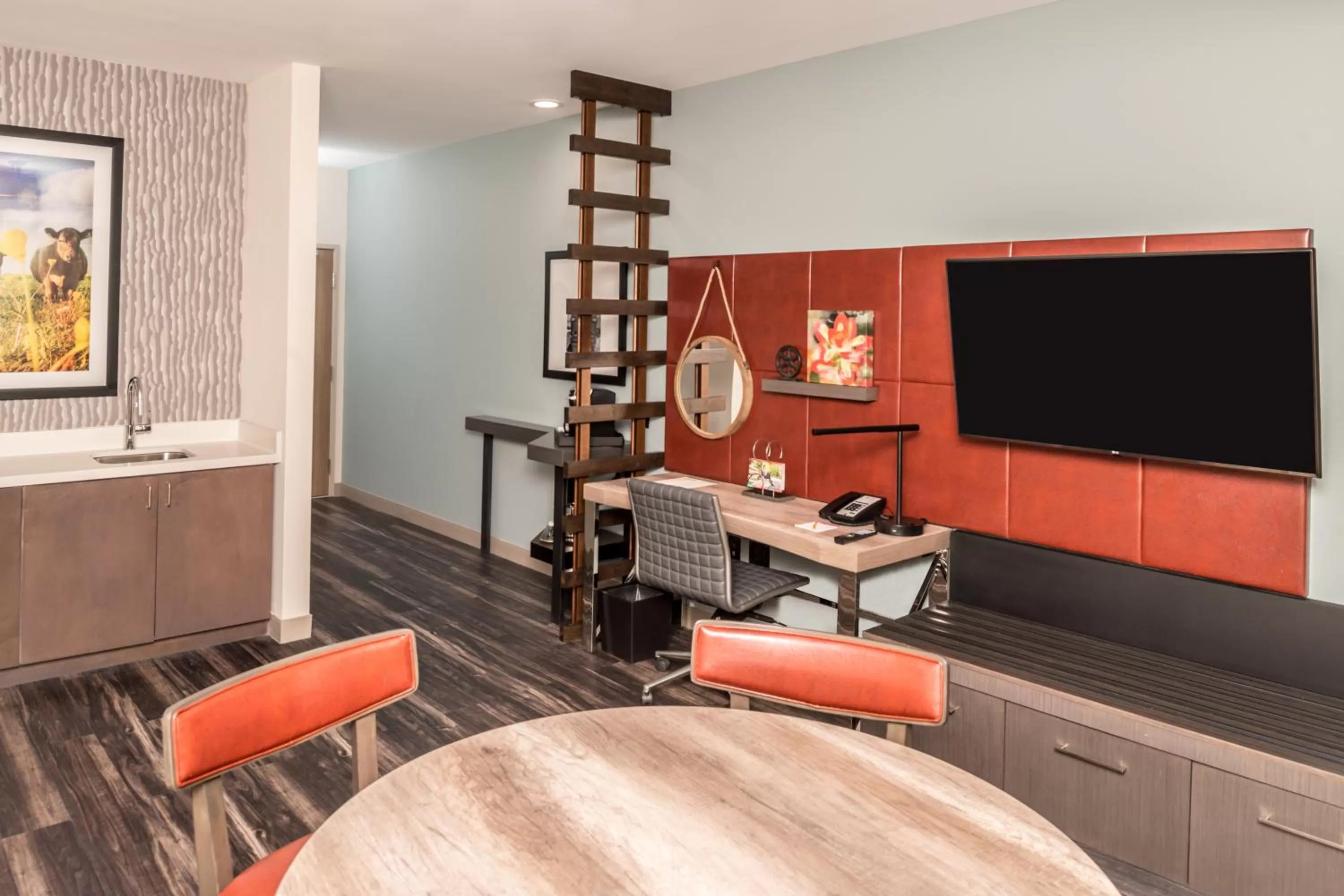 Photo of the whole room in Hotel Indigo Frisco by IHG