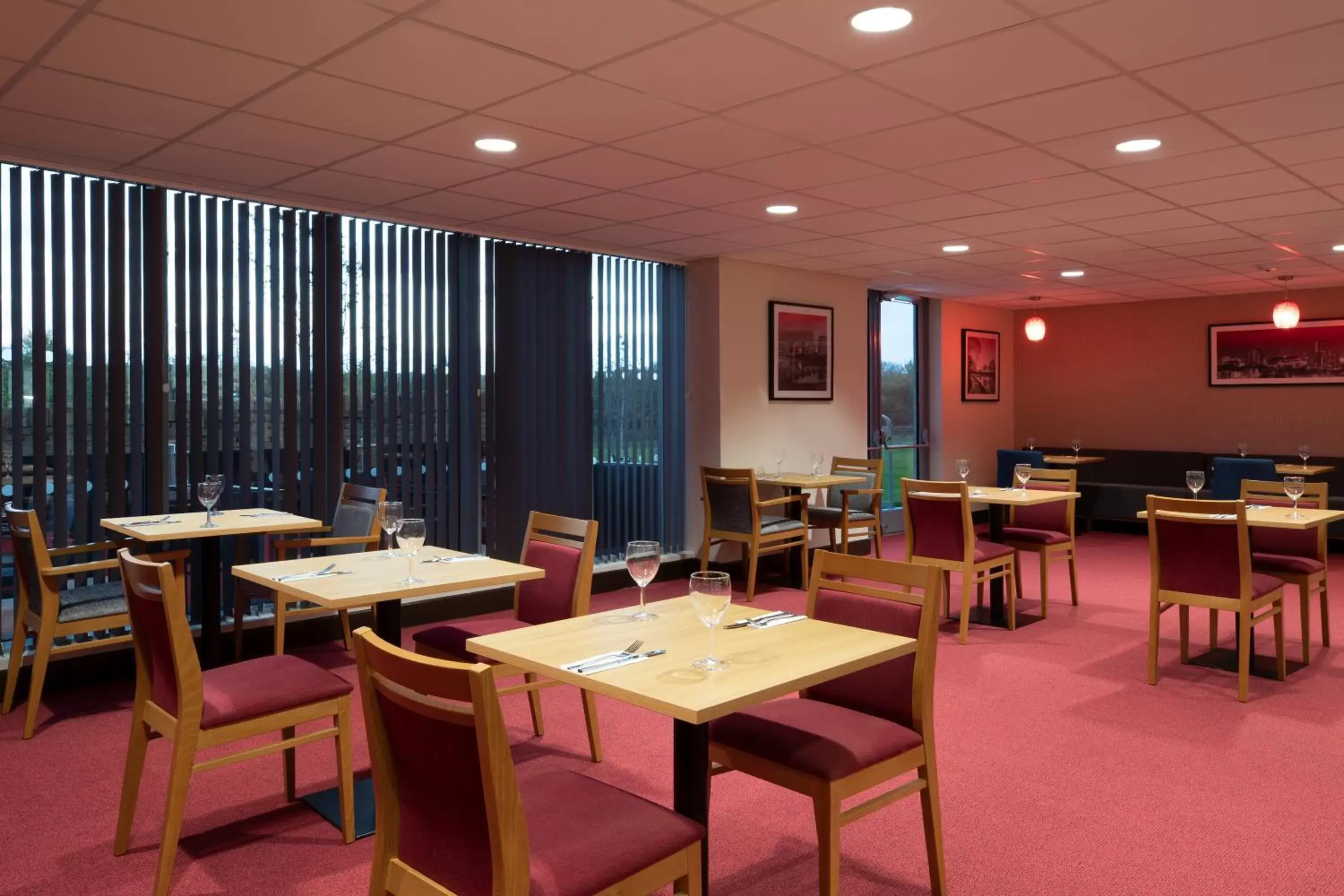 Restaurant/Places to Eat in Ramada by Wyndham Leeds East