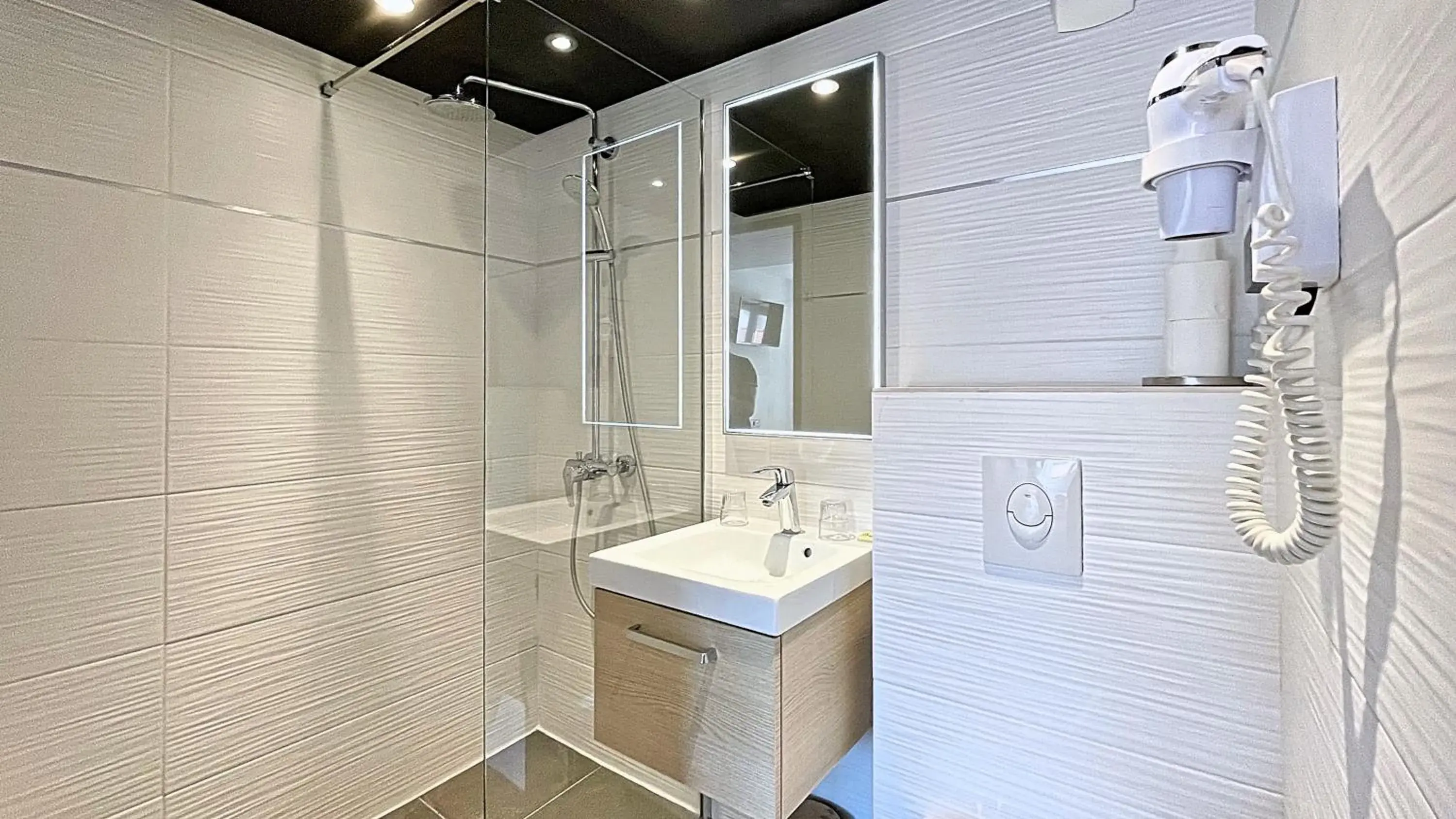 Shower, Bathroom in Hotel Le Florian