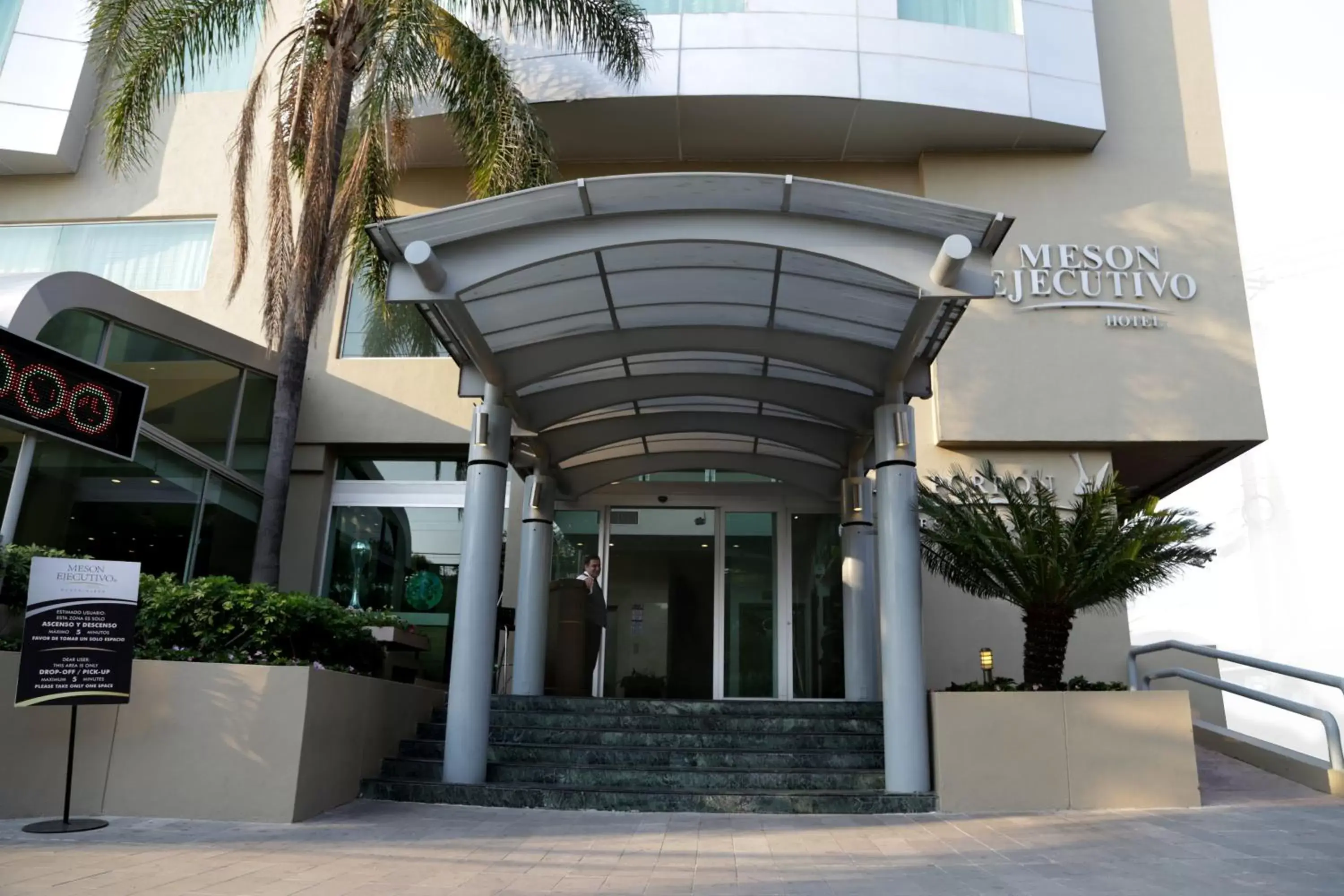 Property building in Mesón Ejecutivo Guadalajara Minerva - Av México Property building in Mesón Ejecutivo Guadalajara Minerva - Av México
