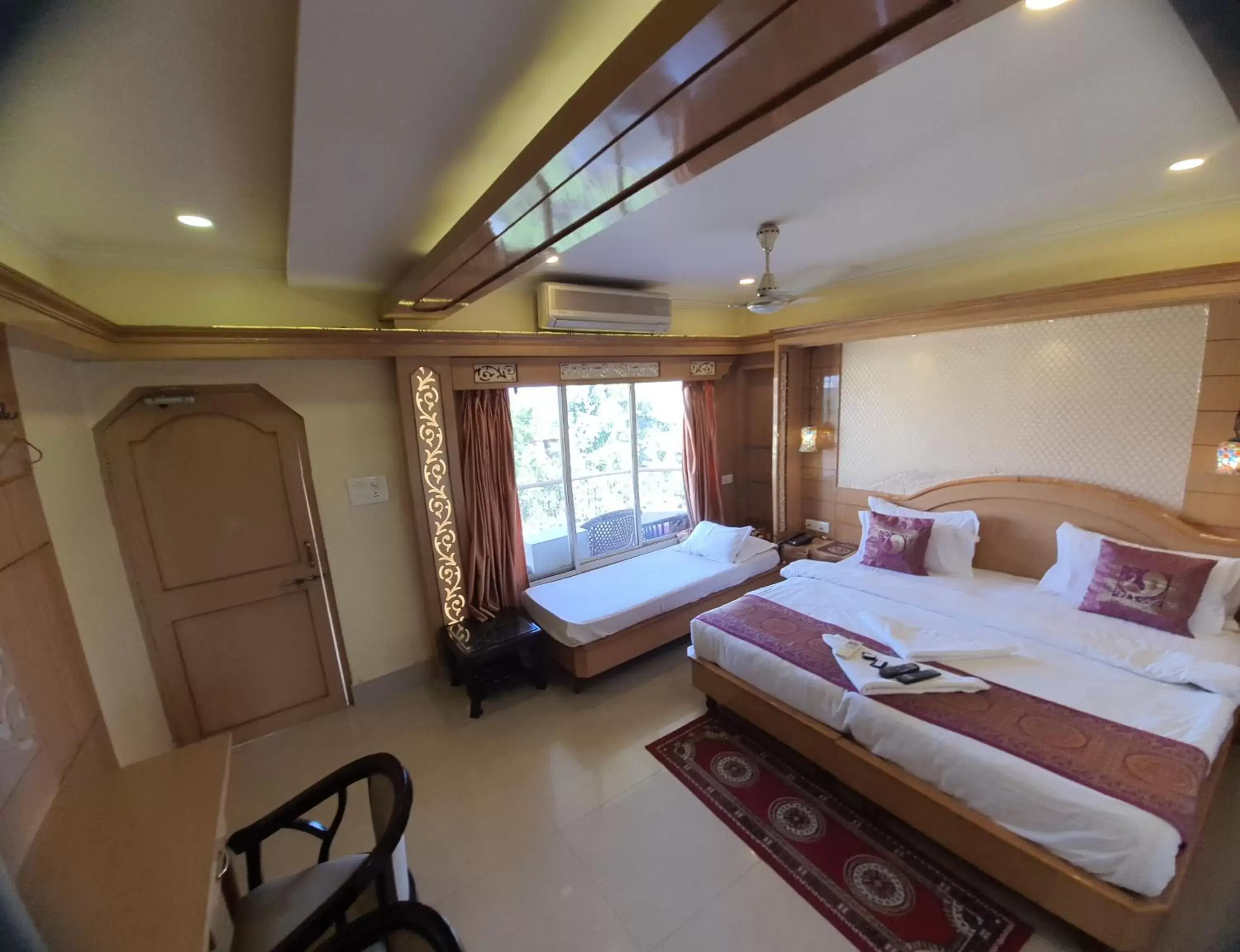 Bedroom, Bed in Hotel Temple On Ganges