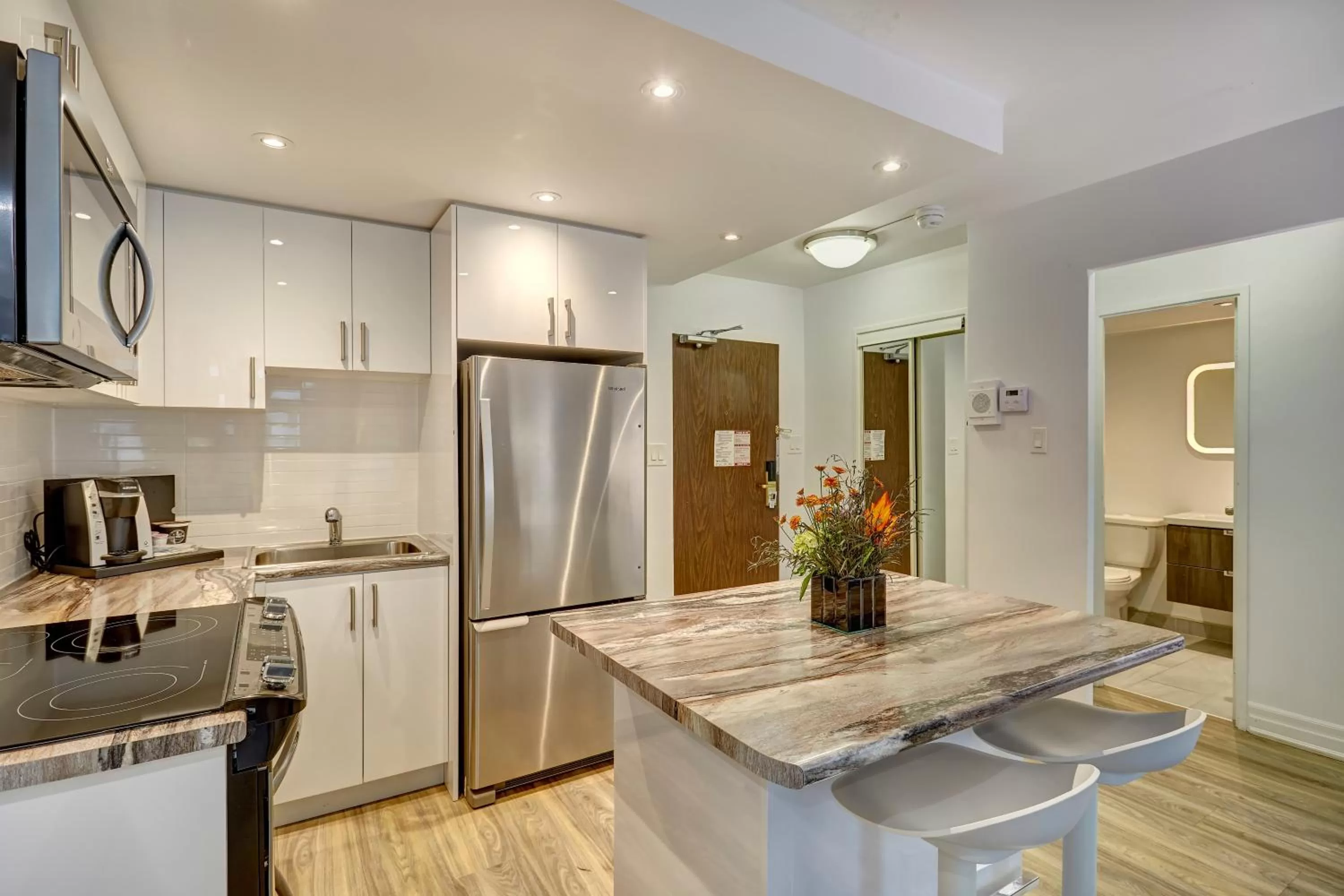 Kitchen or kitchenette in Town Inn Suites Hotel