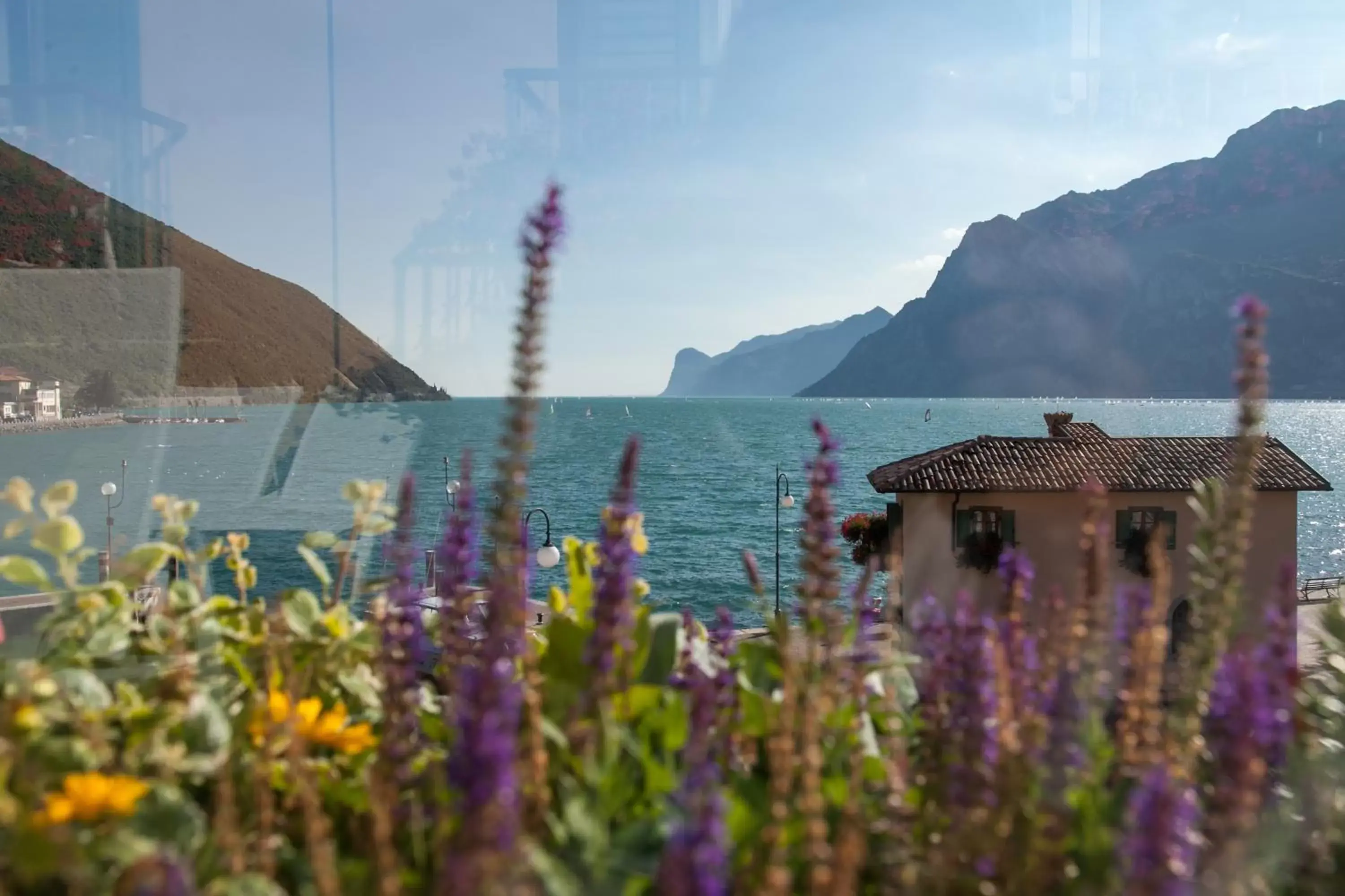 Patio in Hotel Lago Di Garda