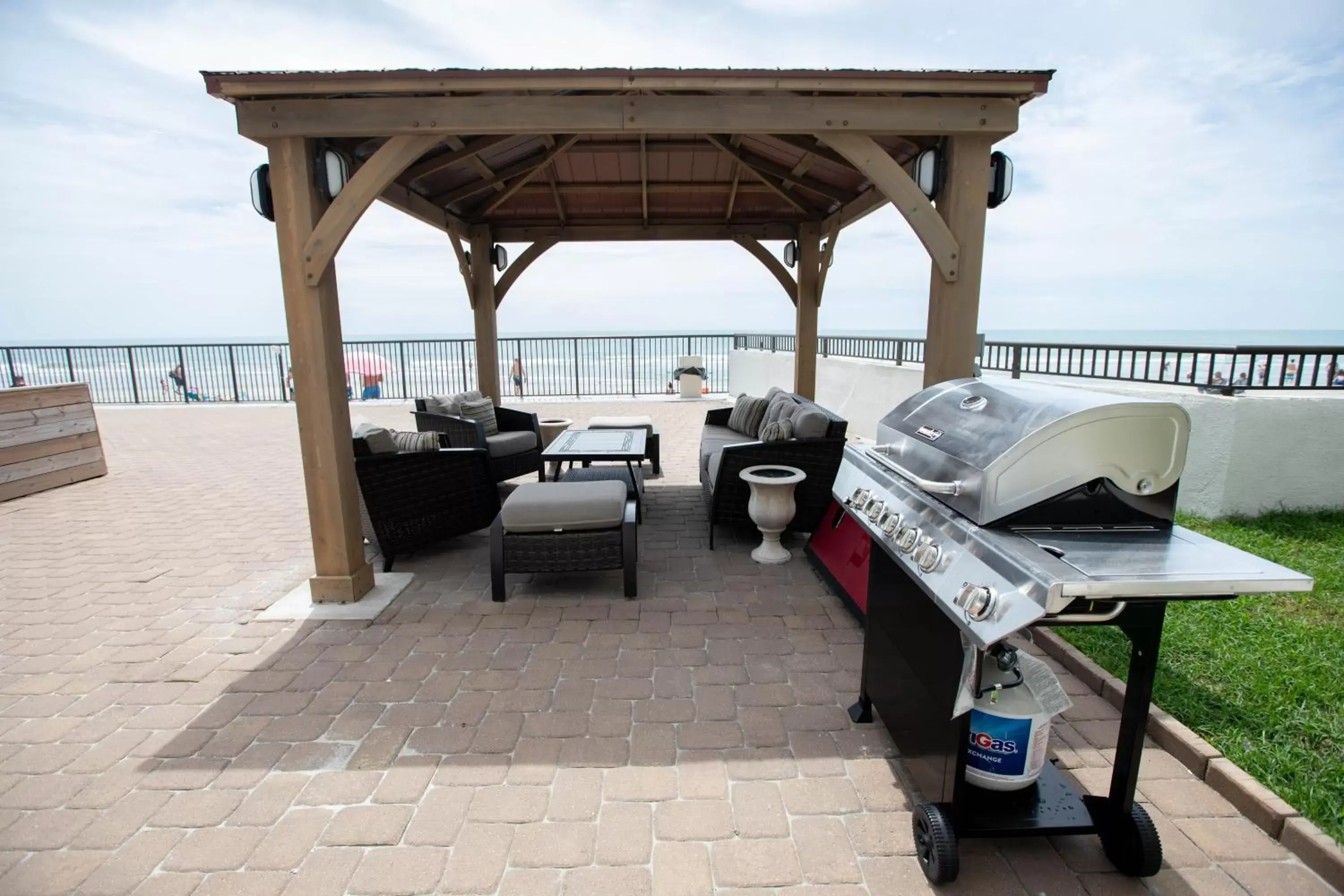 BBQ facilities in Garden City Inn