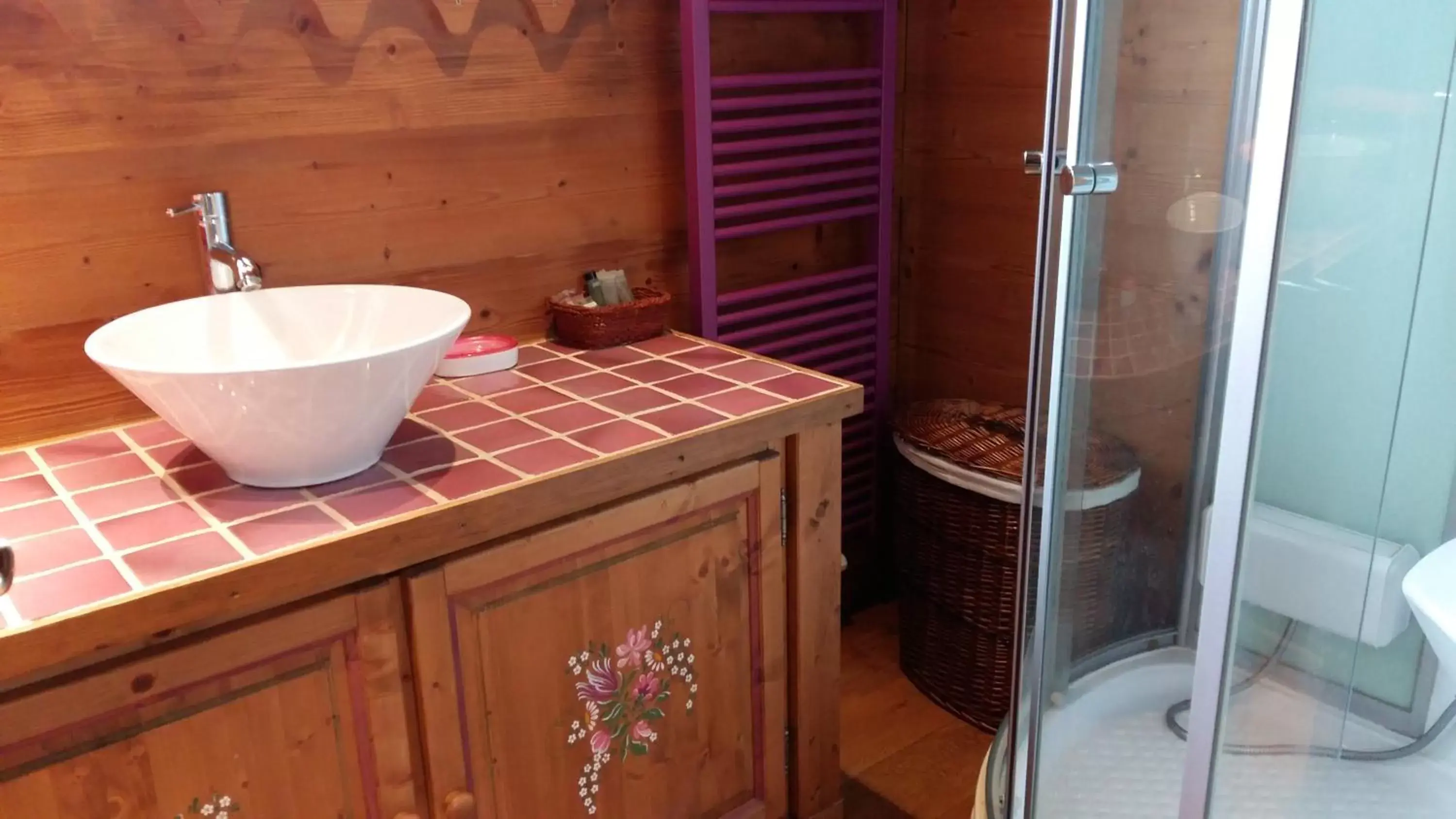 Bathroom, Kitchen/Kitchenette in Les Loges Du Parc