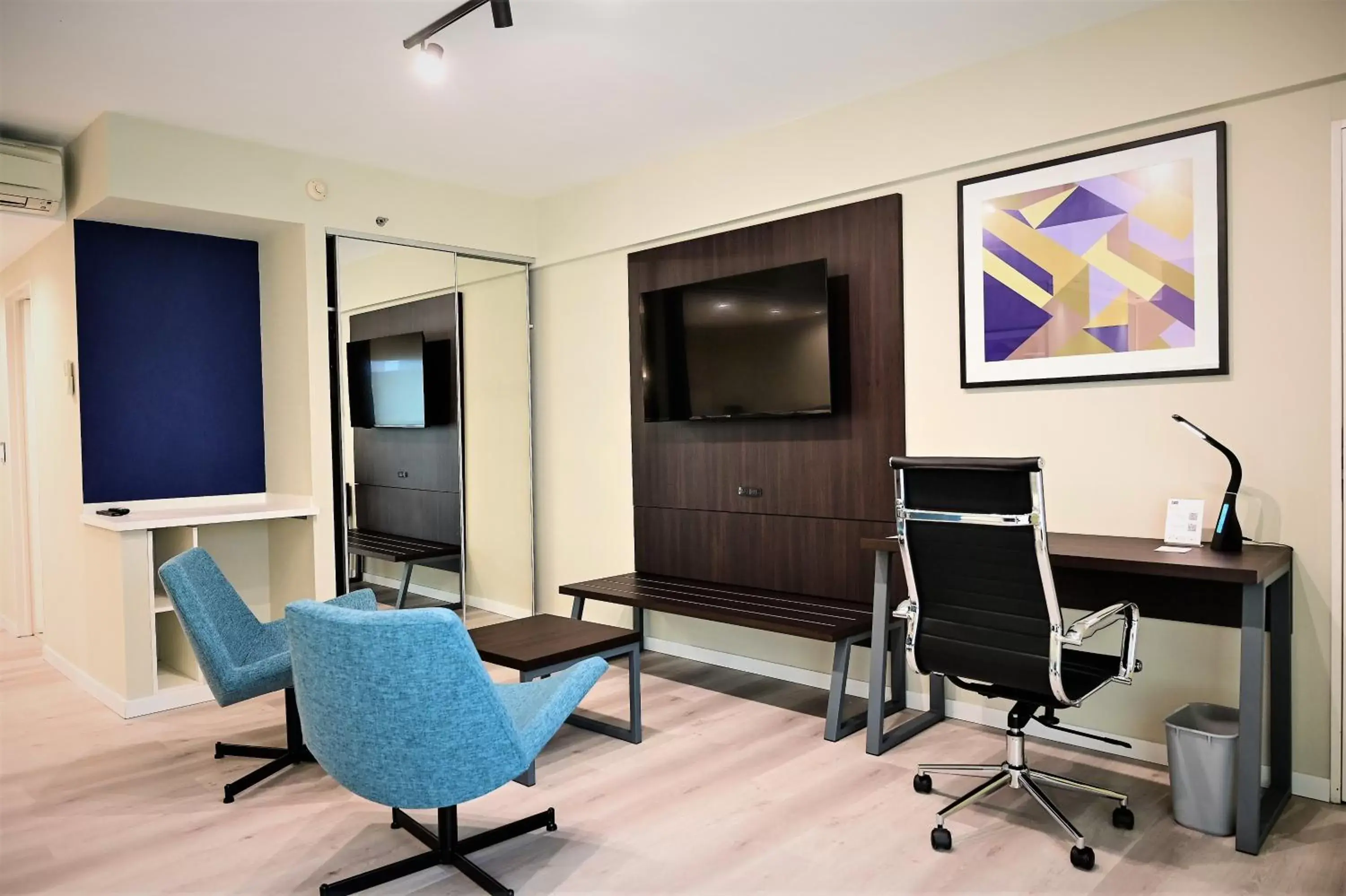 TV and multimedia, TV/Entertainment Center in Holiday Inn Express Rosario, an IHG Hotel