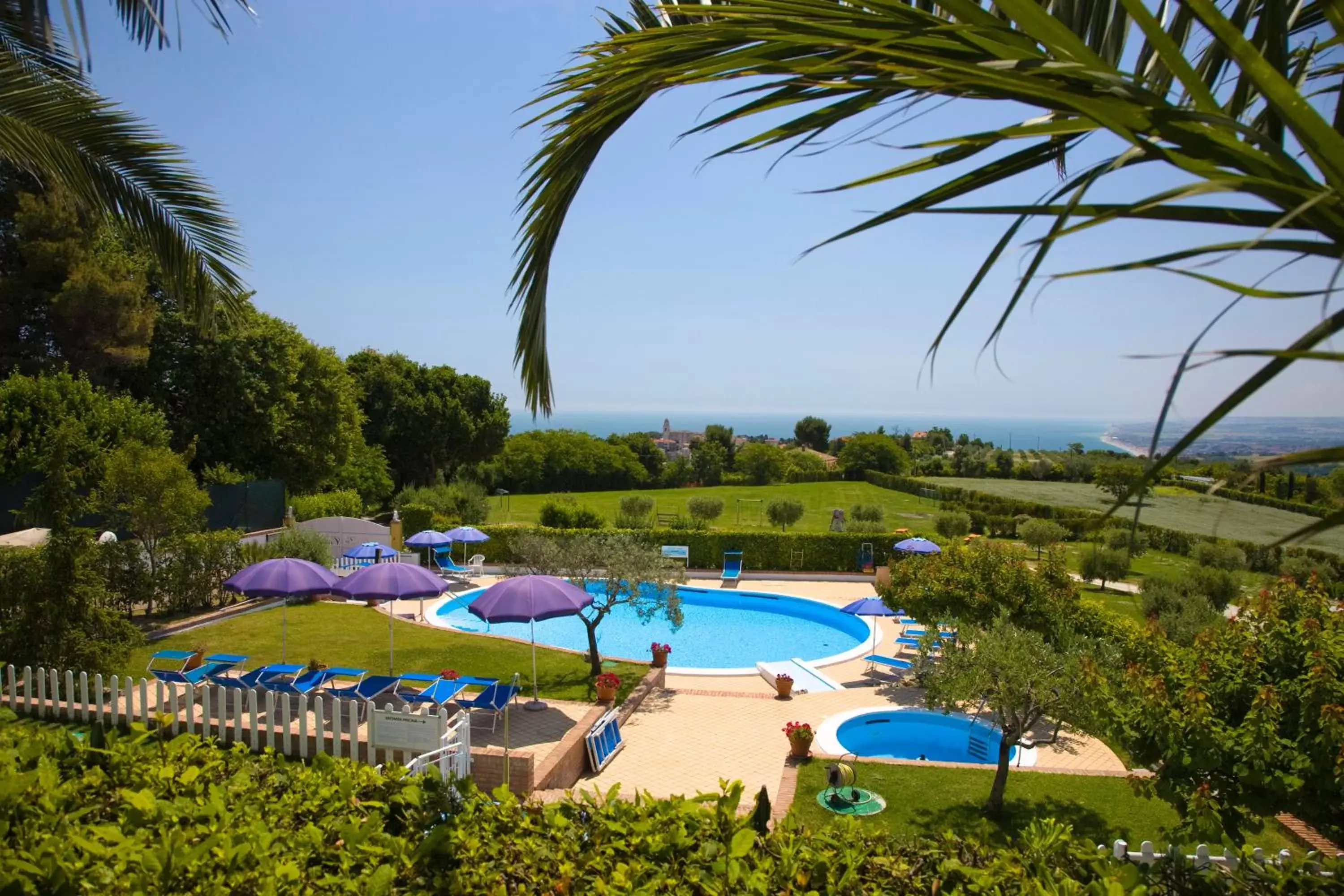 Swimming pool, Pool View in Hotel Le Cave