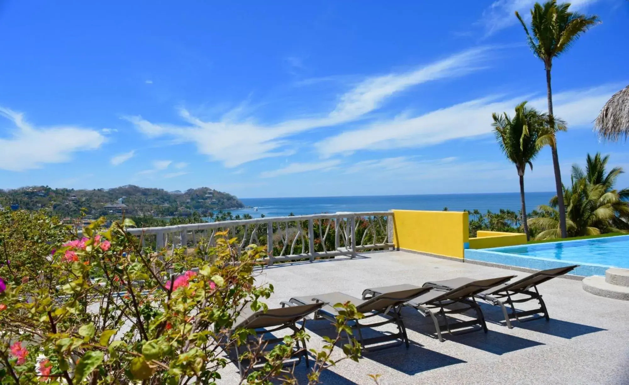 Balcony/Terrace, Swimming Pool in Villa Los Corales