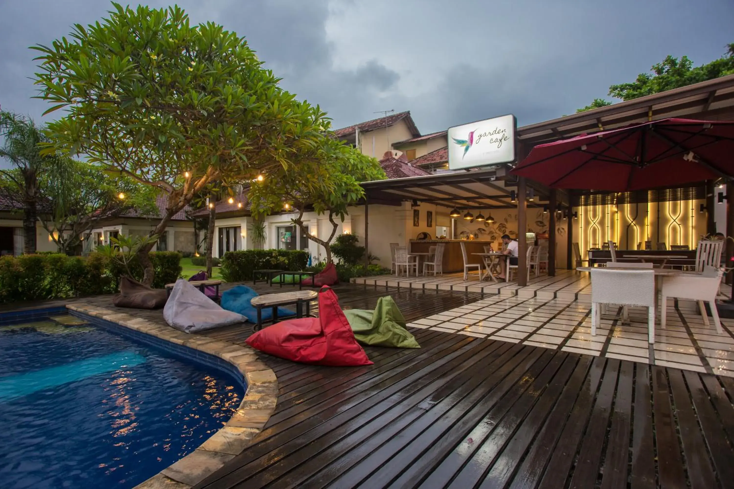 Restaurant/places to eat, Swimming Pool in Bali Breezz Hotel
