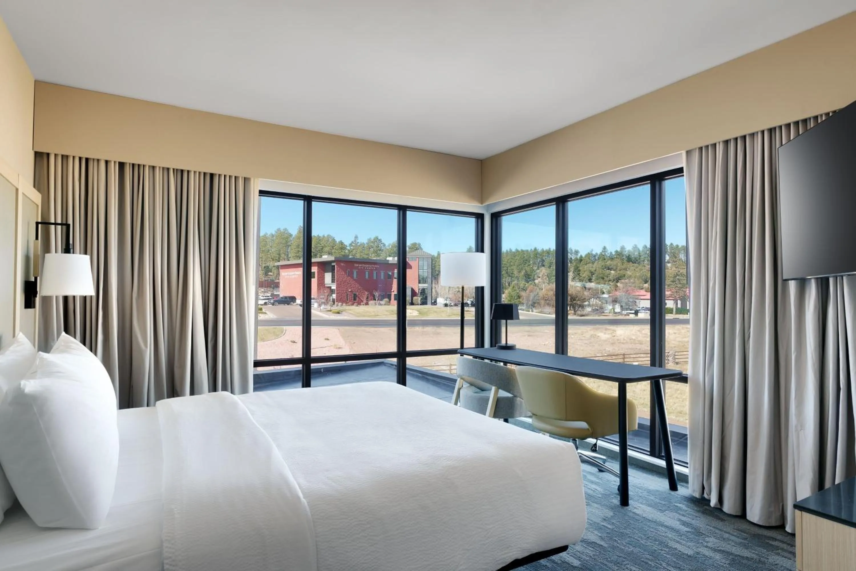 Photo of the whole room, Bed in Fairfield by Marriott Inn & Suites Show Low