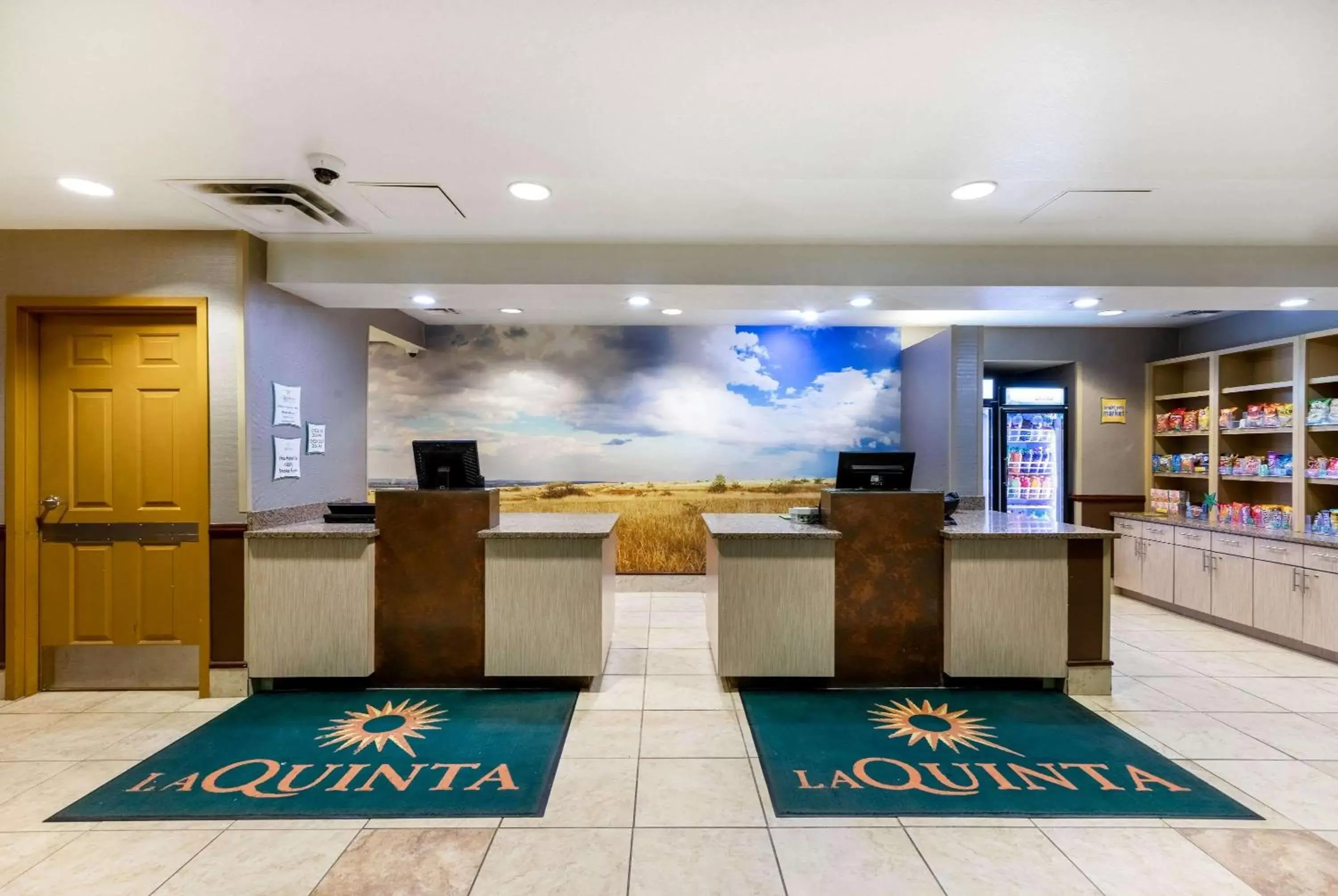 Lobby or reception, Lobby/Reception in La Quinta by Wyndham Olathe