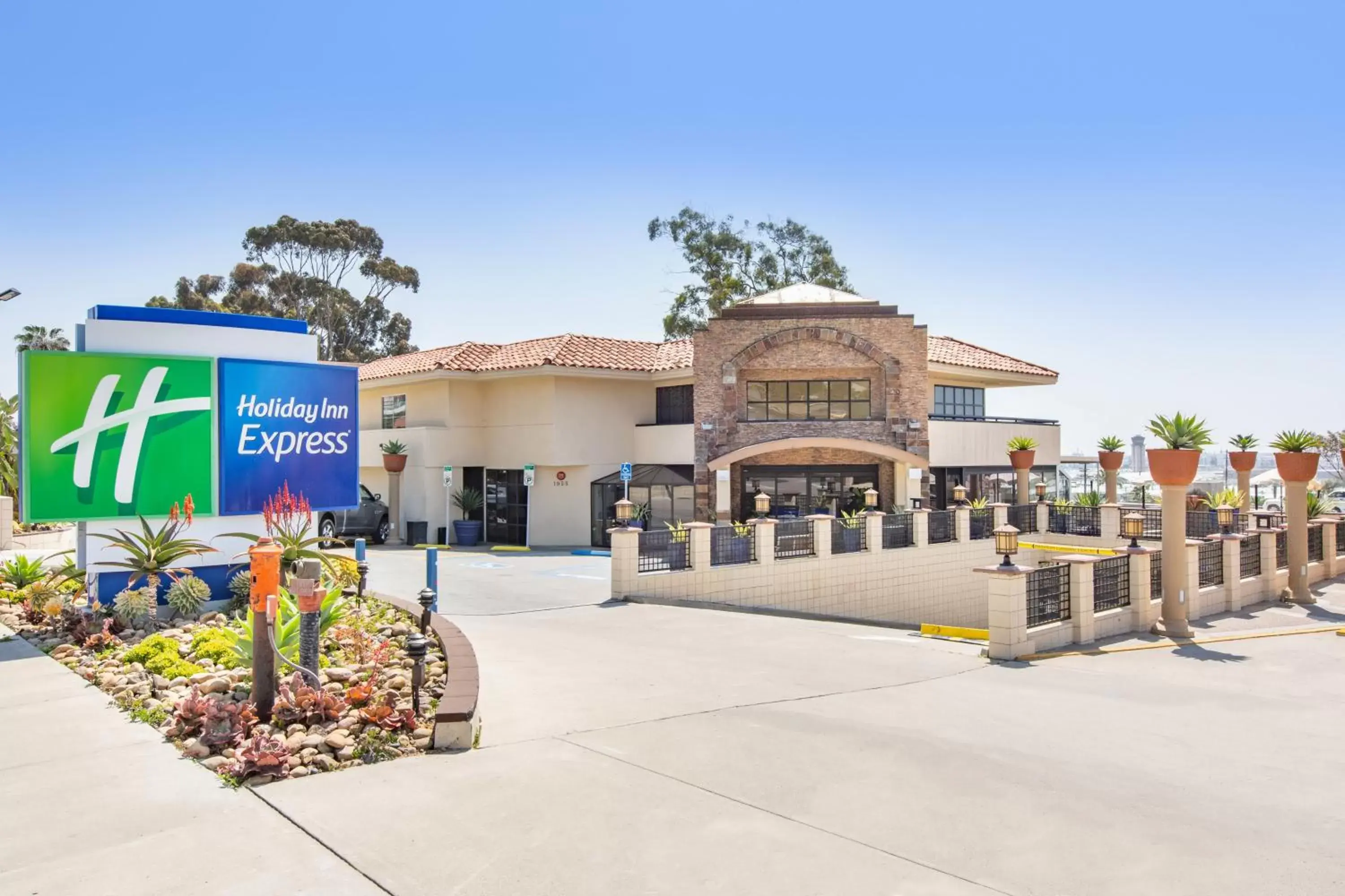 Property Building in Holiday Inn Express Hotel & Suites San Diego Airport - Old Town, an IHG Hotel