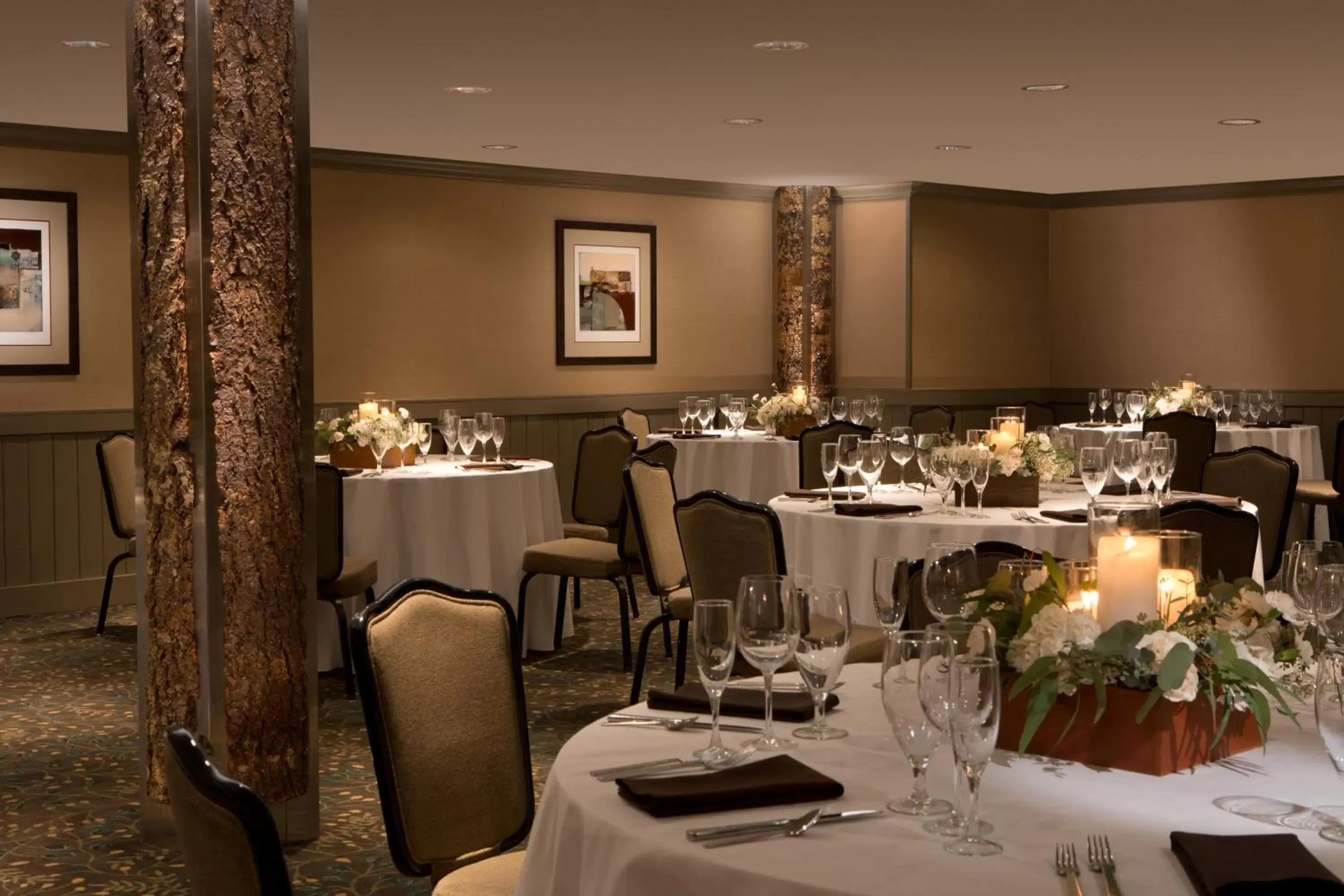 Banquet/Function facilities, Restaurant/Places to Eat in The Edgewater Hotel