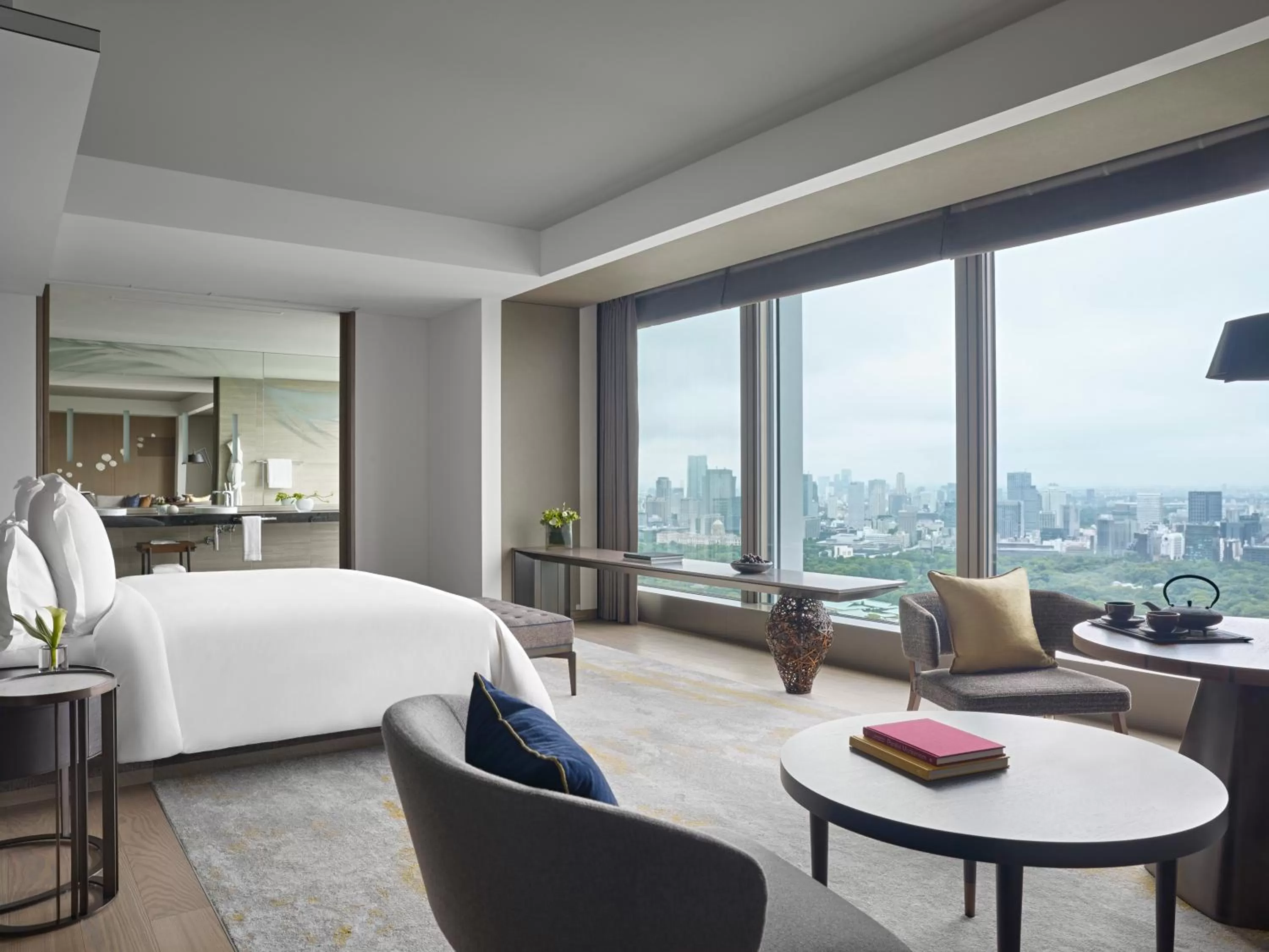 Dining area in Four Seasons Hotel Tokyo at Otemachi