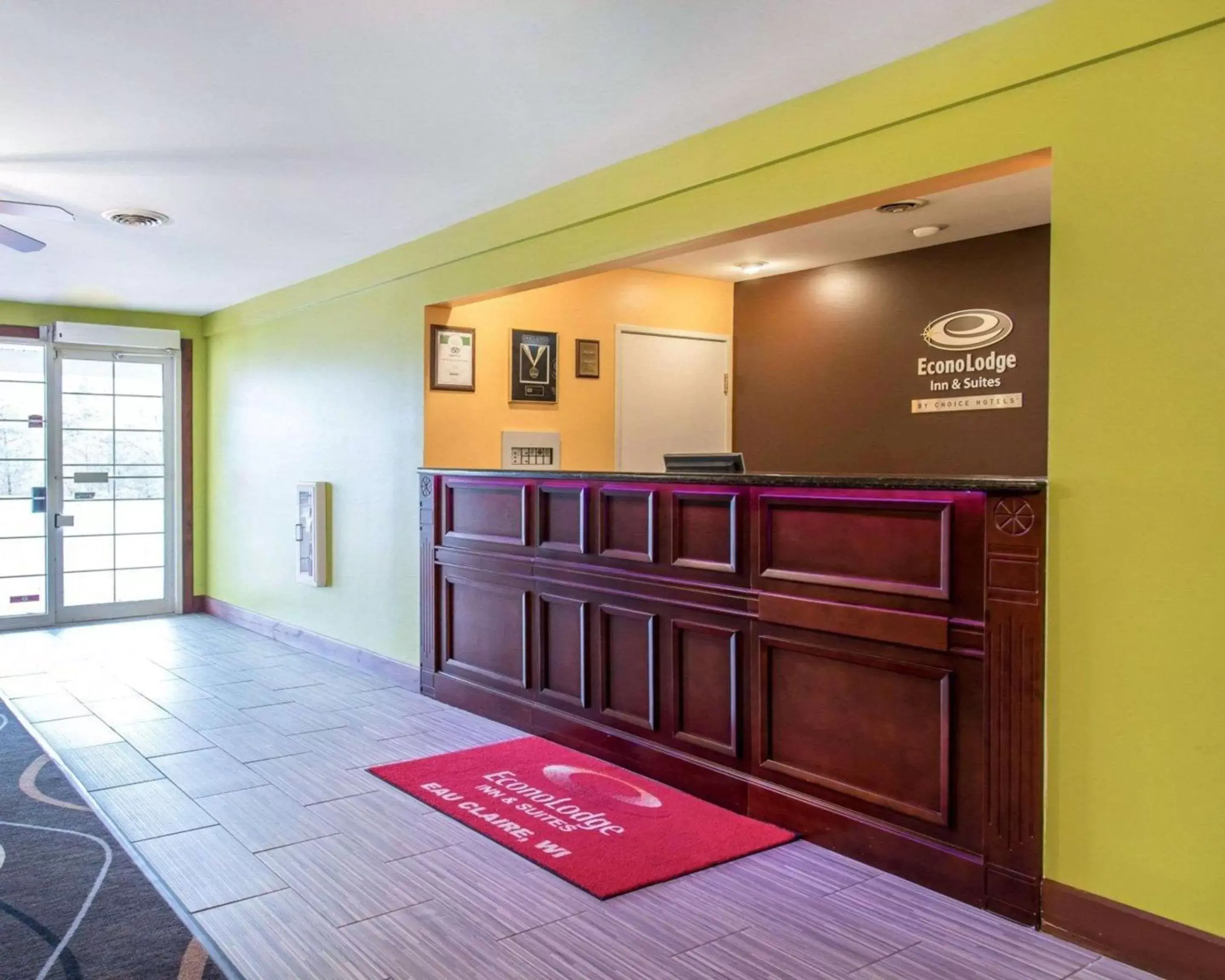 Lobby or reception, Lobby/Reception in Econo Lodge Inn & Suites Eau Claire