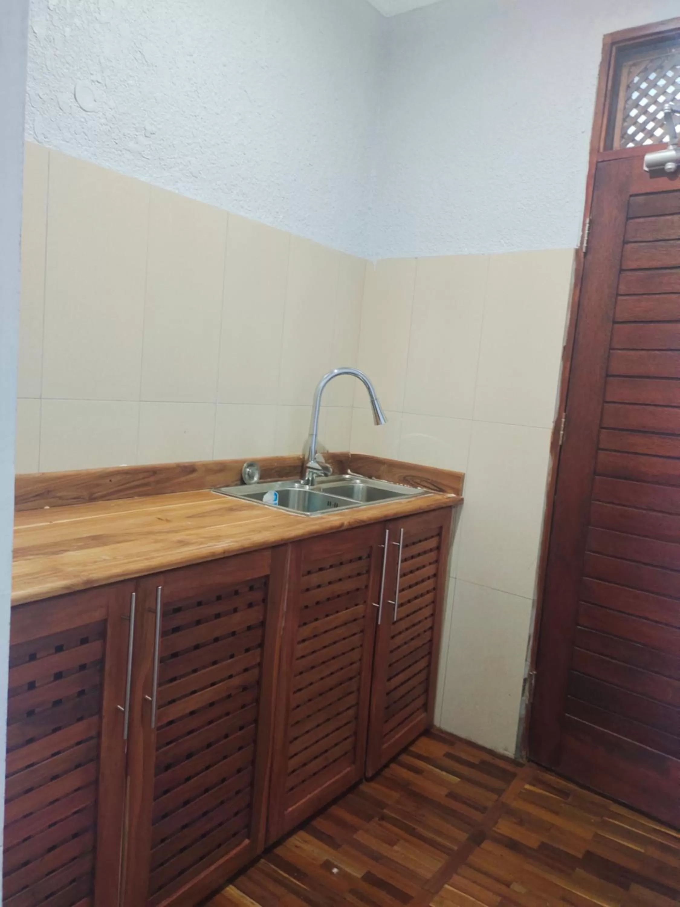 Kitchen or kitchenette, Kitchen/Kitchenette in Serene Beach Resort