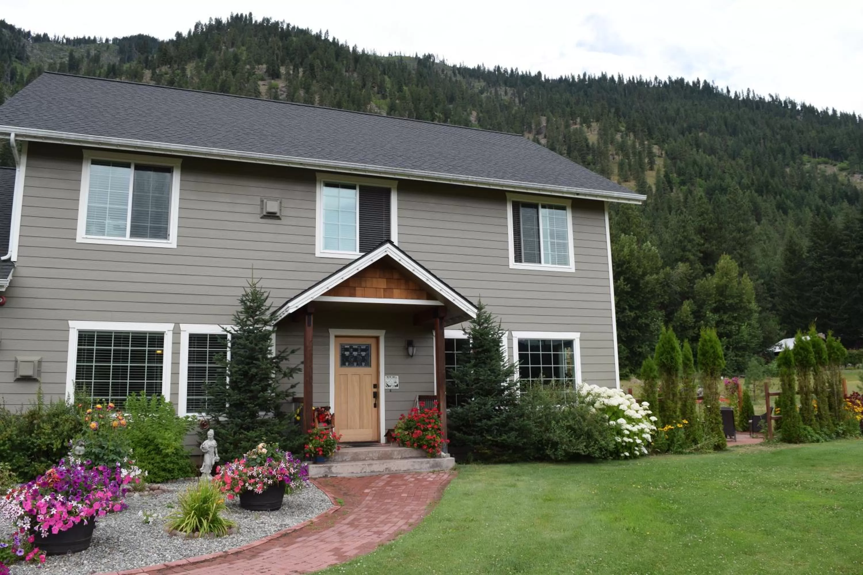 Property building, Garden in Granite Hills Inn