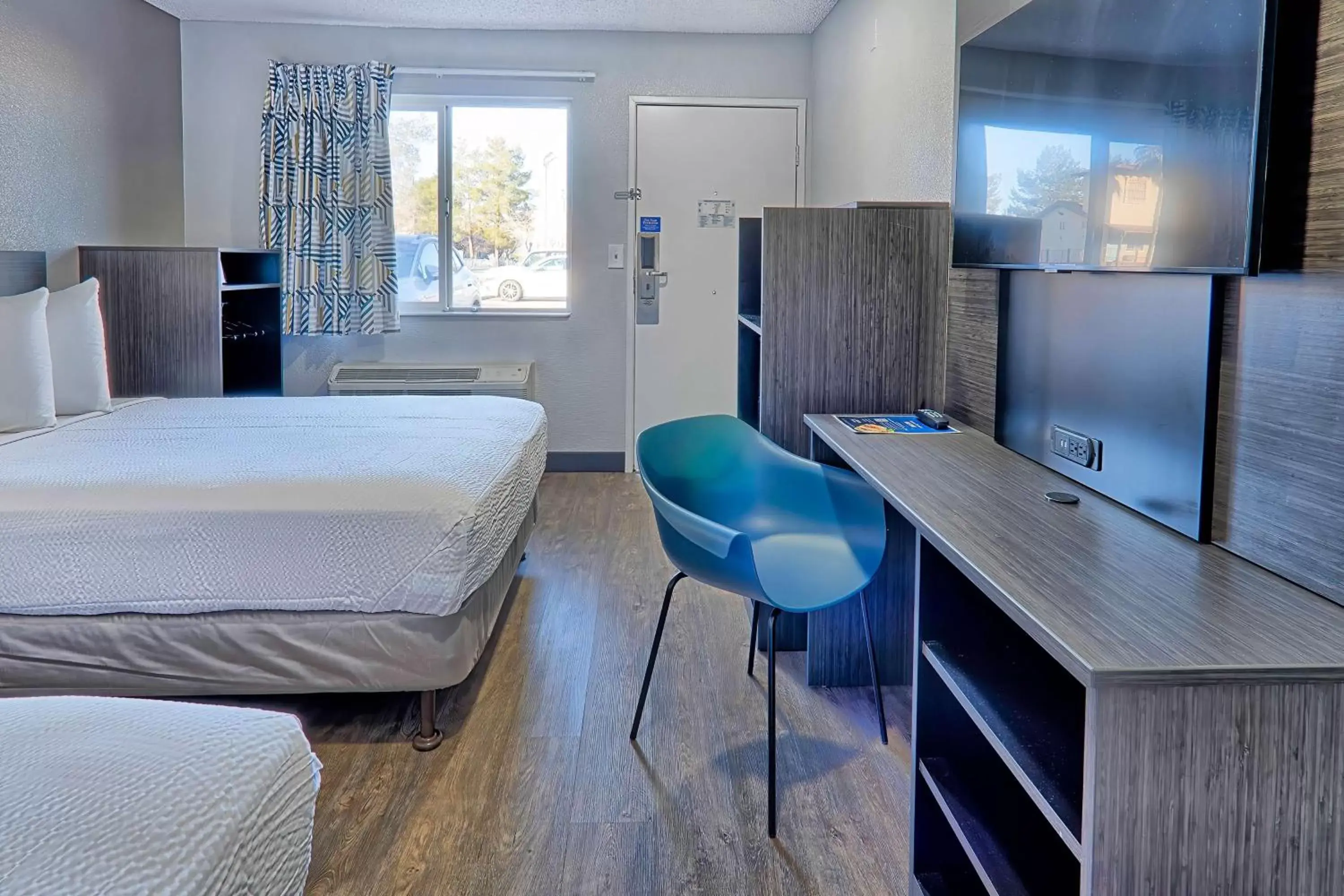Bedroom in Motel 6-Lancaster, CA