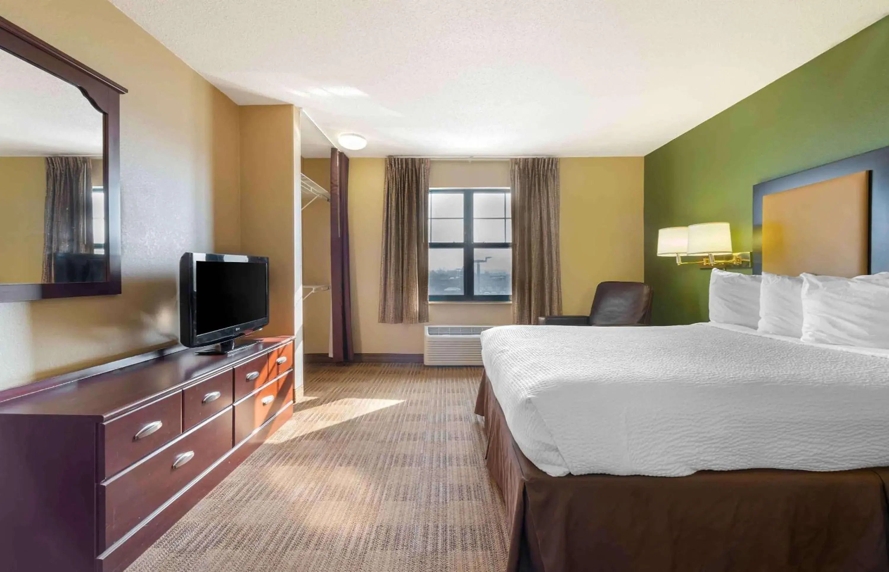 Photo of the whole room, Bed in MainStay Suites Rochester South Mayo Clinic Photo of the whole room, Bed in MainStay Suites Rochester South Mayo Clinic