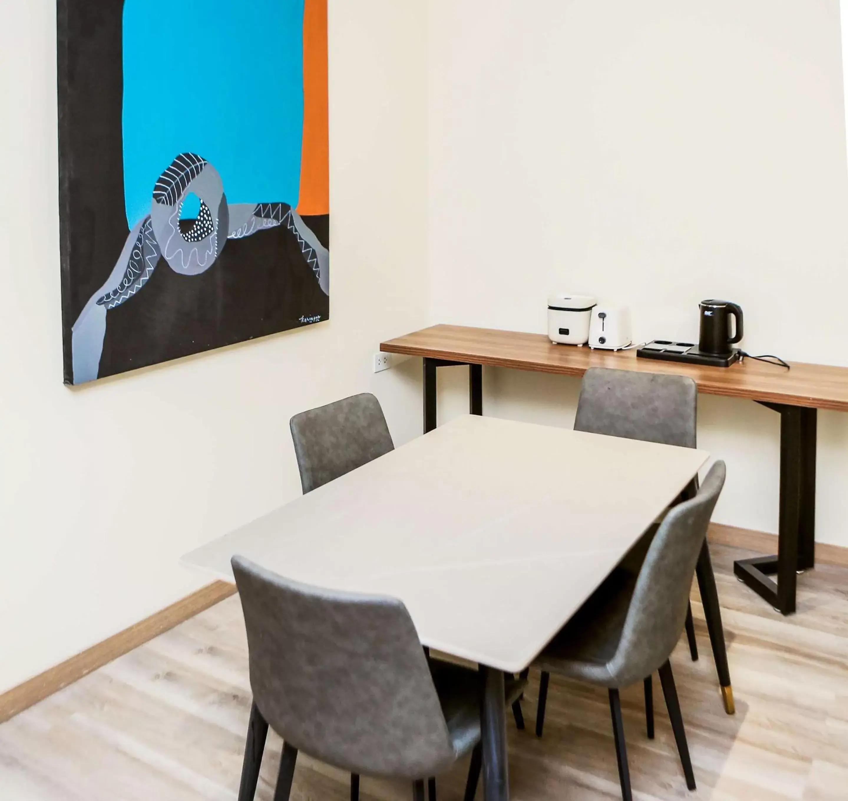 Bedroom, Dining Area in SureStay Studio by Best Western Clarkview Angeles City