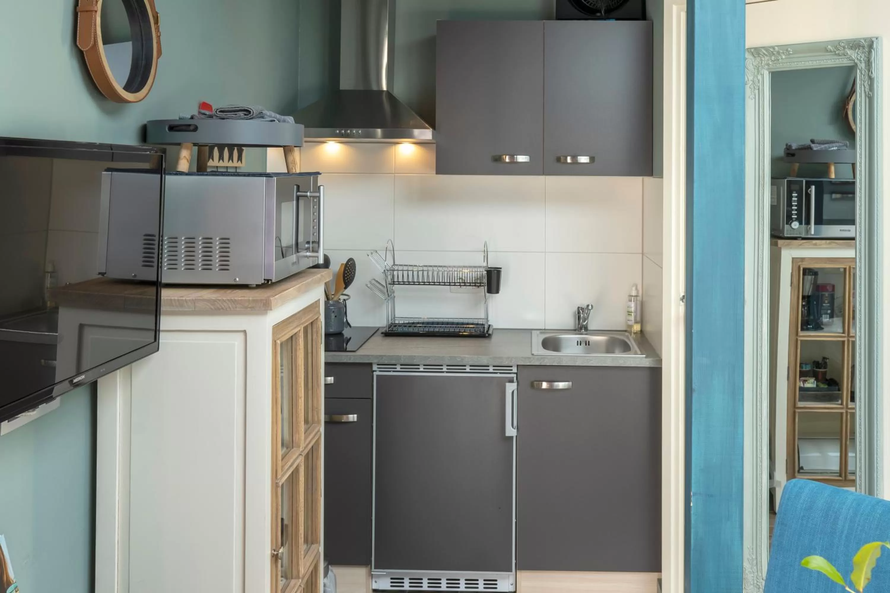 View (from property/room), Kitchen/Kitchenette in B&B de Ster van Dwingeloo