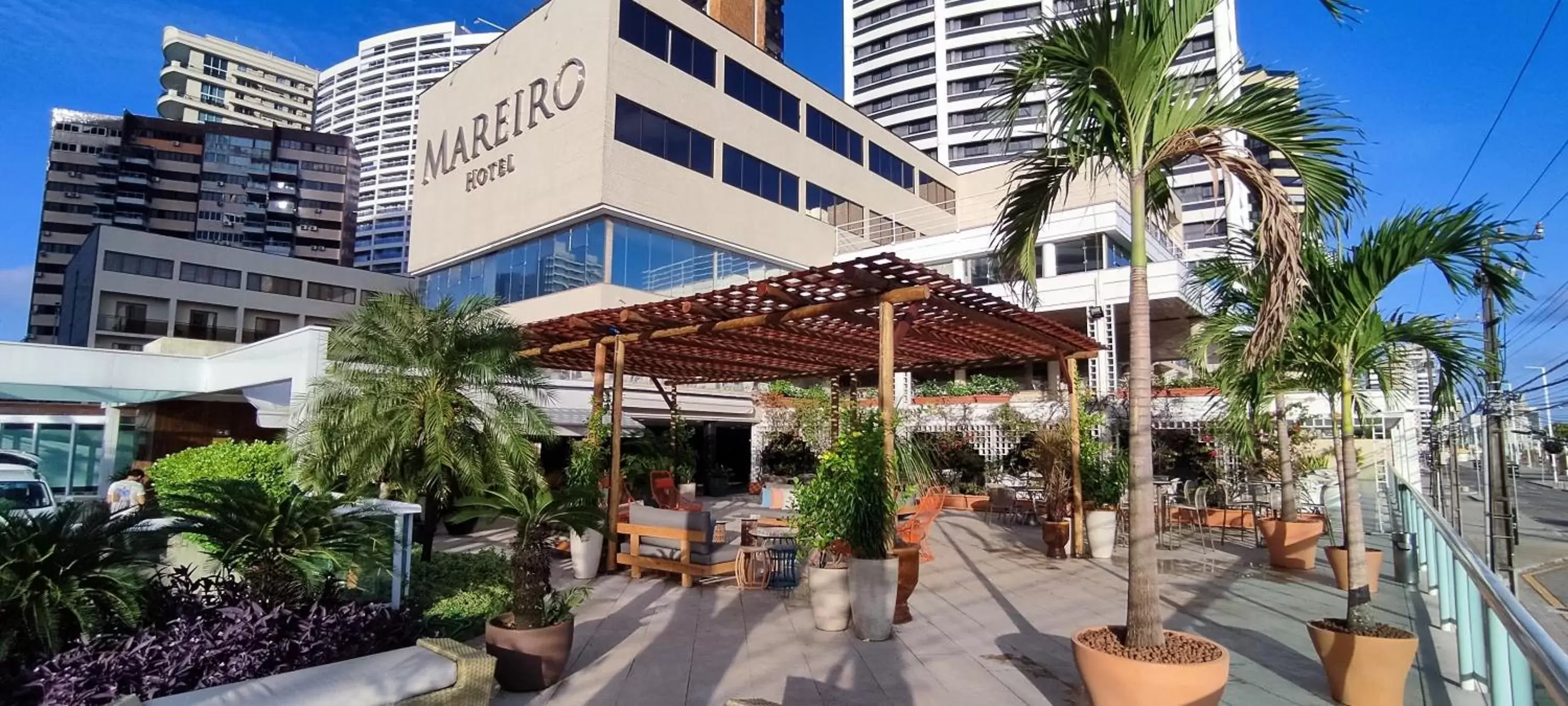 Lounge or bar, Property Building in Mareiro Hotel