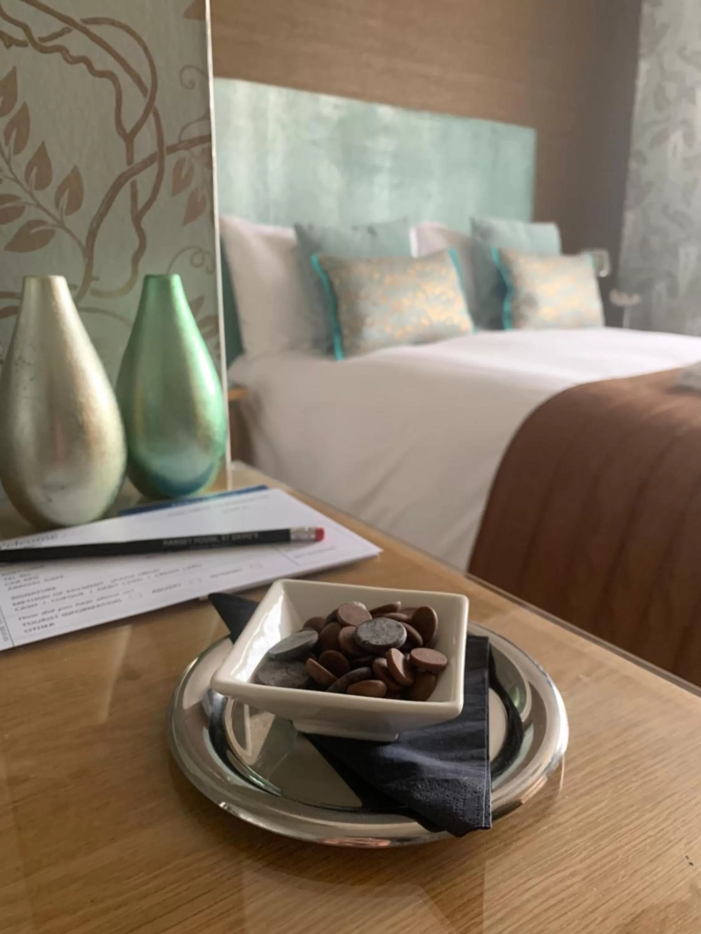 Bed in Ramsey House - Luxury Licensed B&B - Parking and Guest Lounge