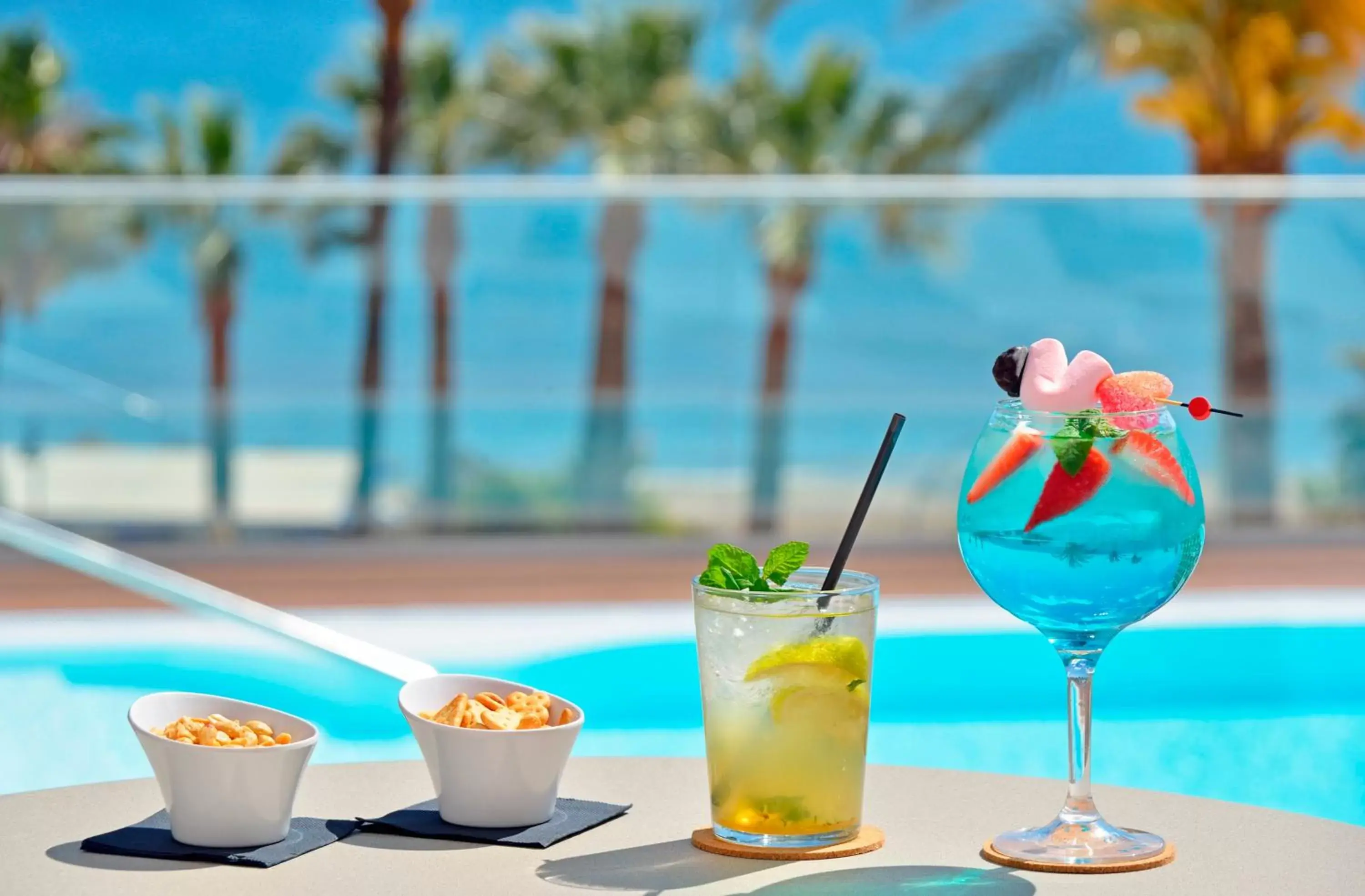 Solarium, Drinks in Hotel Ocean House Costa del Sol, Affiliated by Meliá